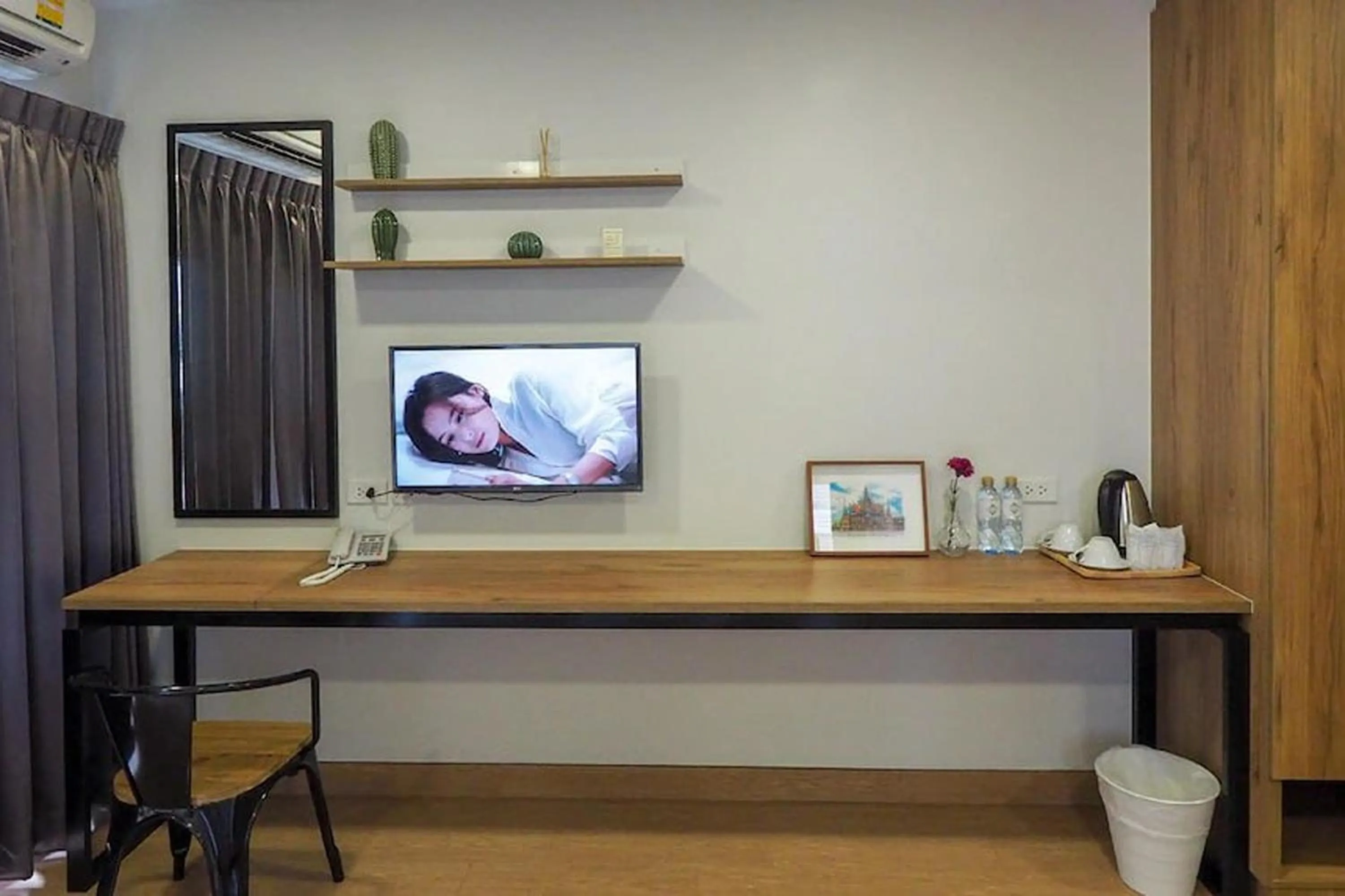 TV and multimedia in Casa Luxe Hotel and Resident