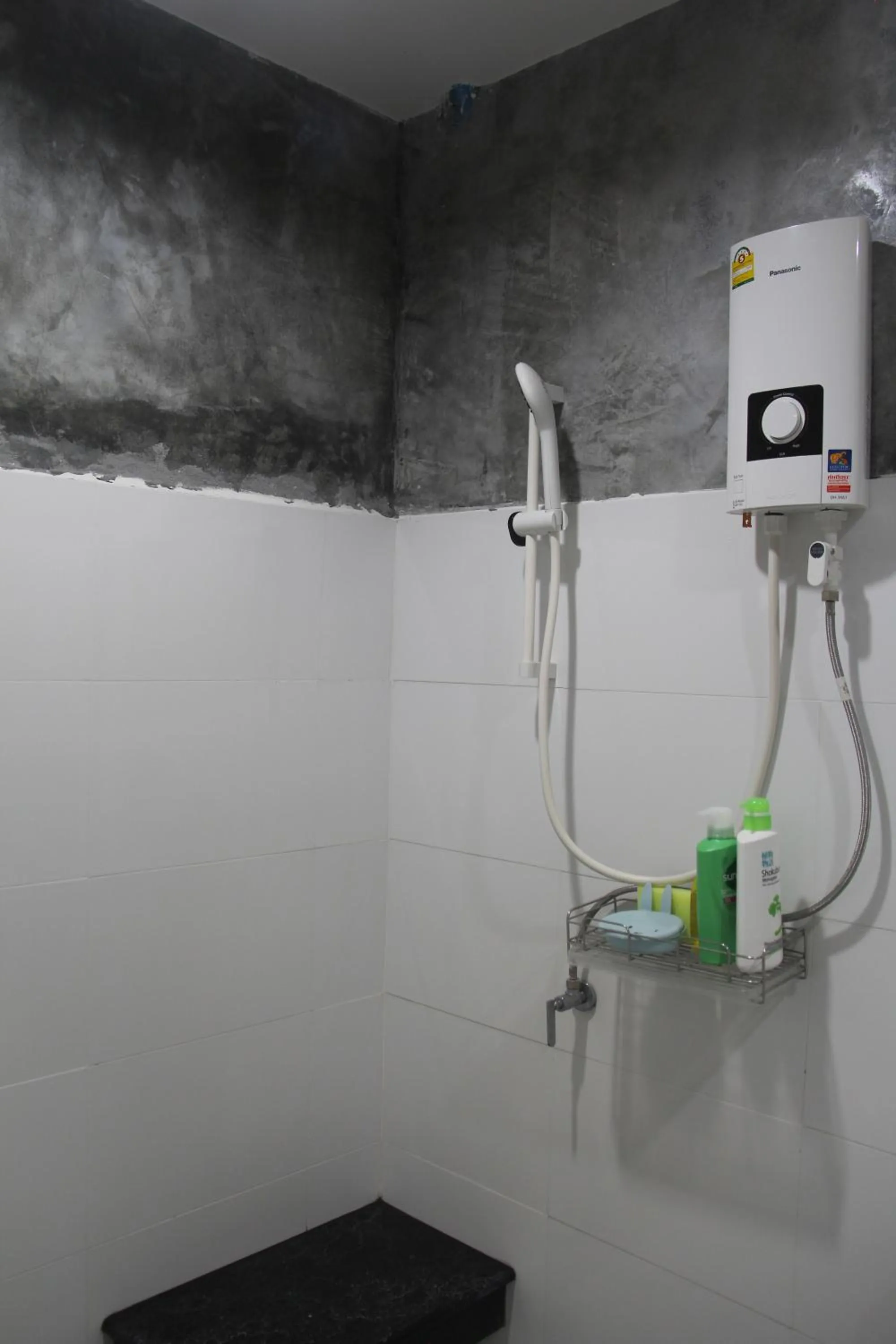 Shower in Yangyai Garden Lodge