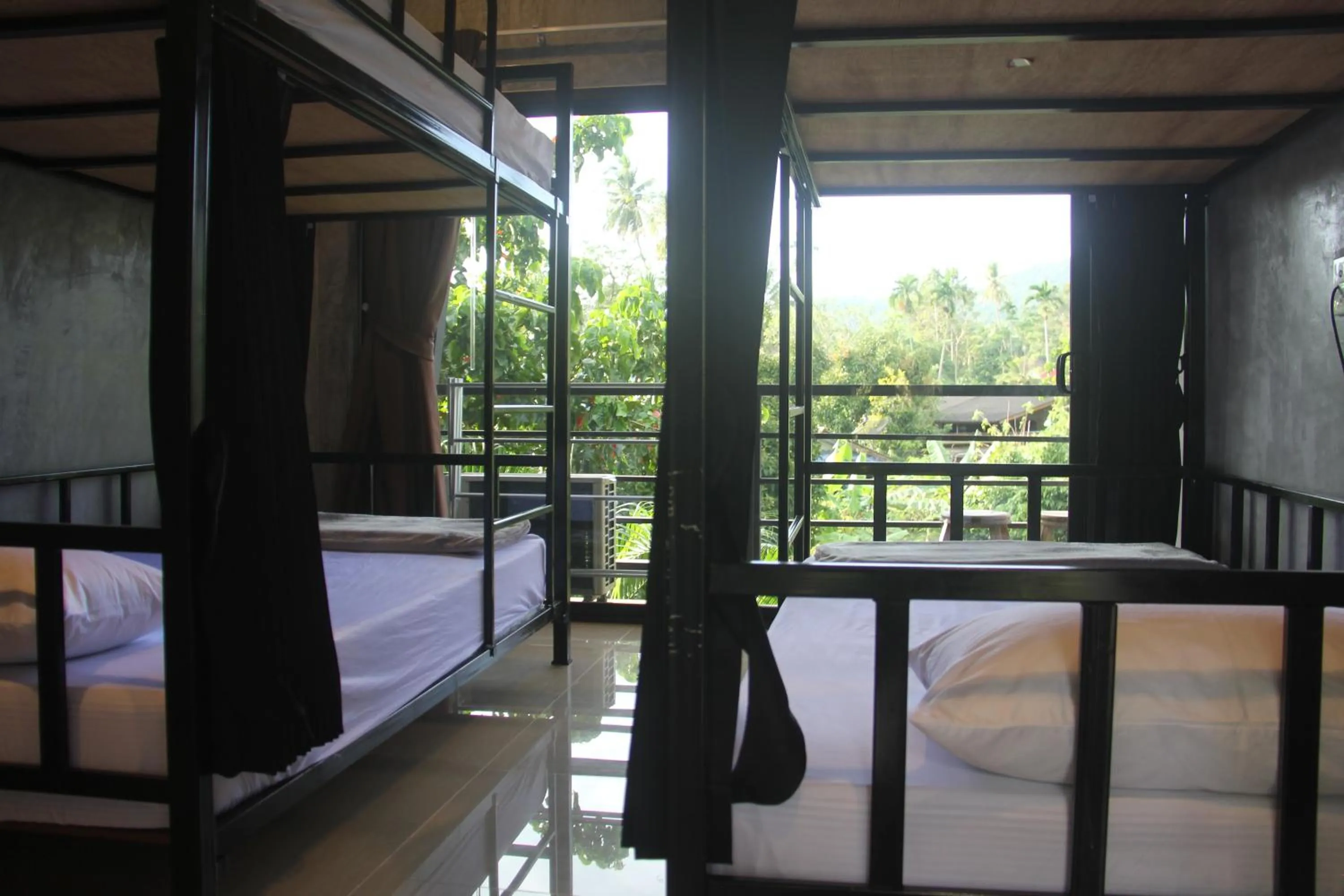 Bunk Bed in Mixed Dormitory Room in Yangyai Garden Lodge