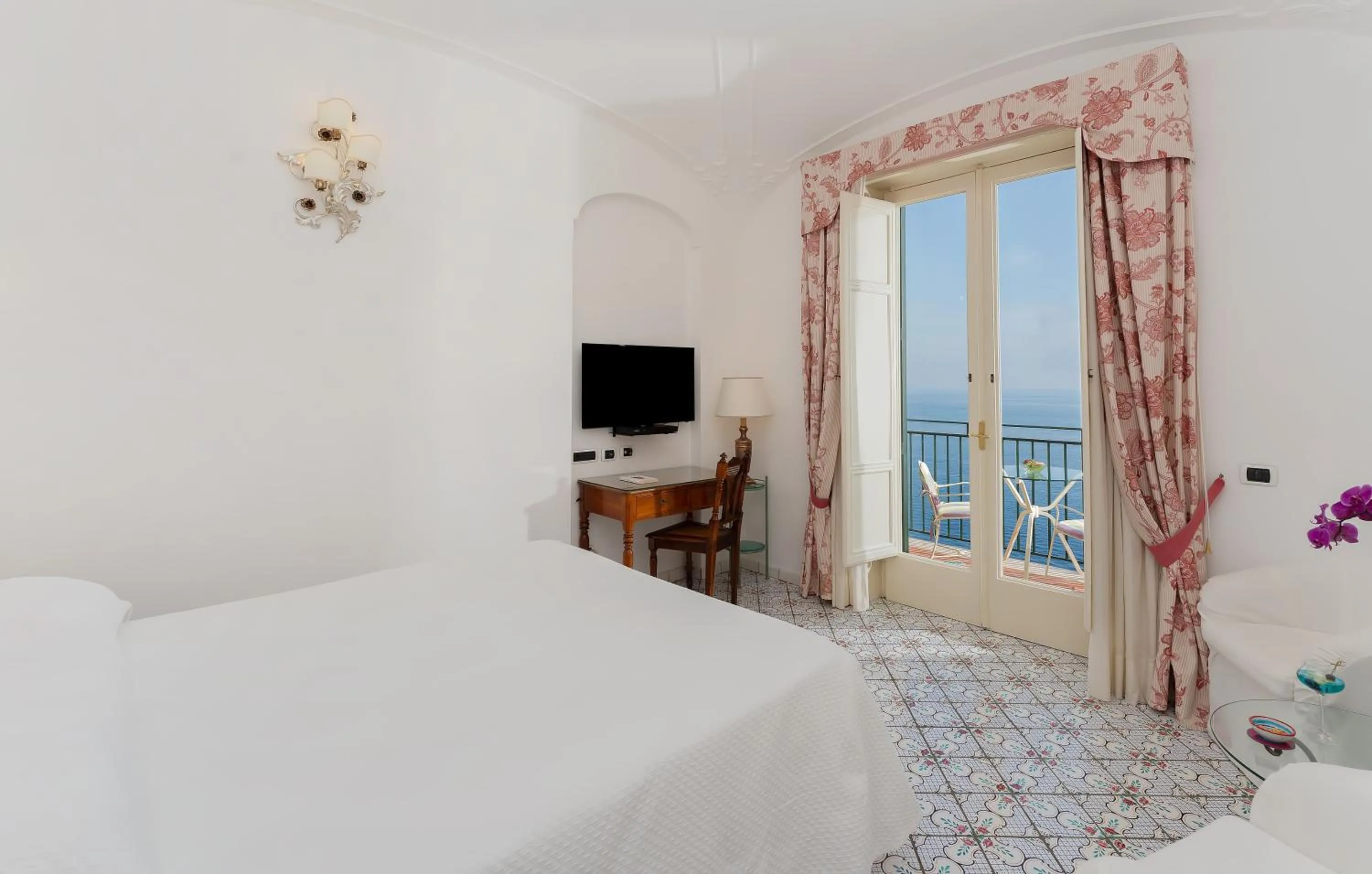 Balcony/Terrace, Bed in Hotel Santa Caterina