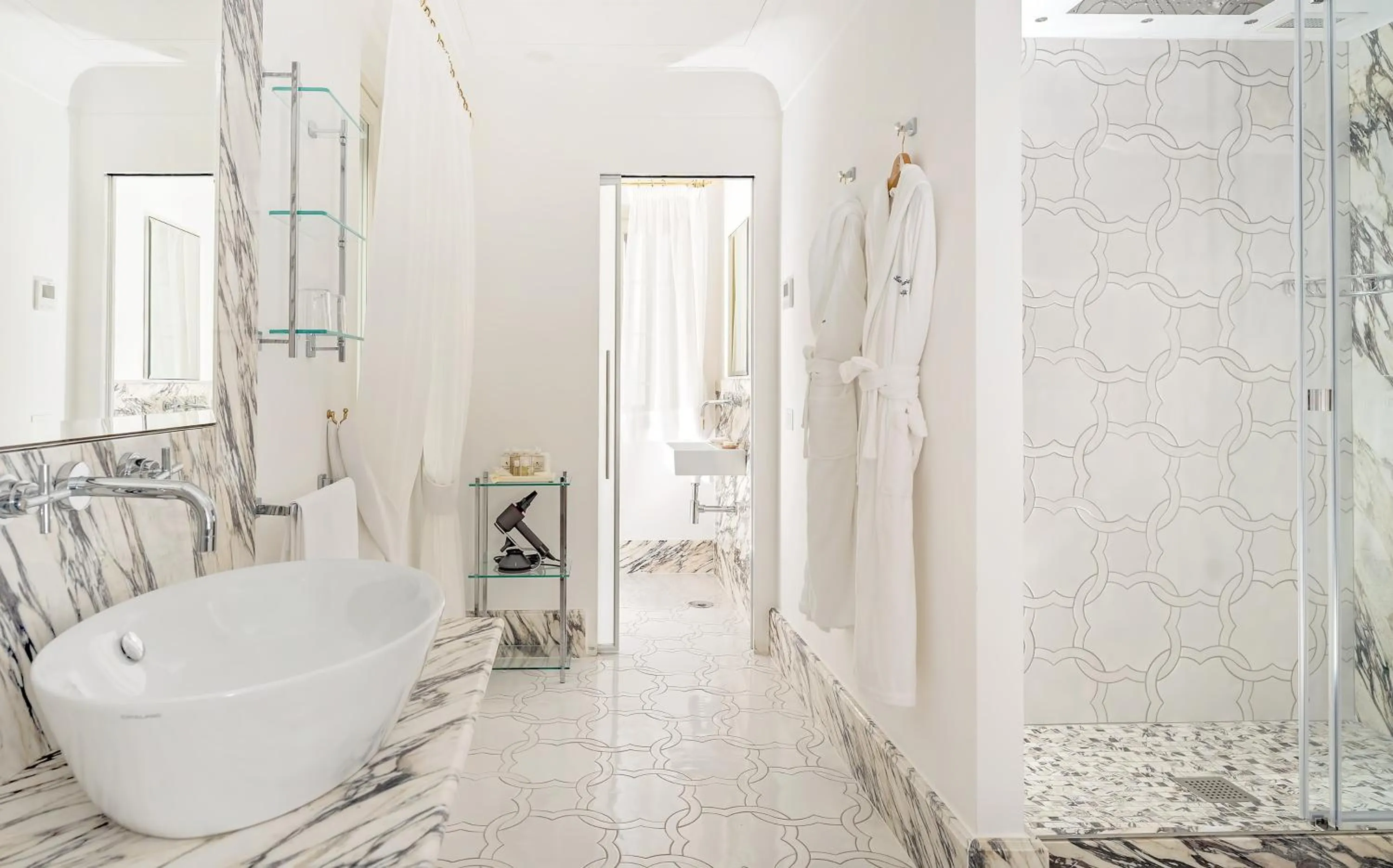 Shower in Hotel Santa Caterina