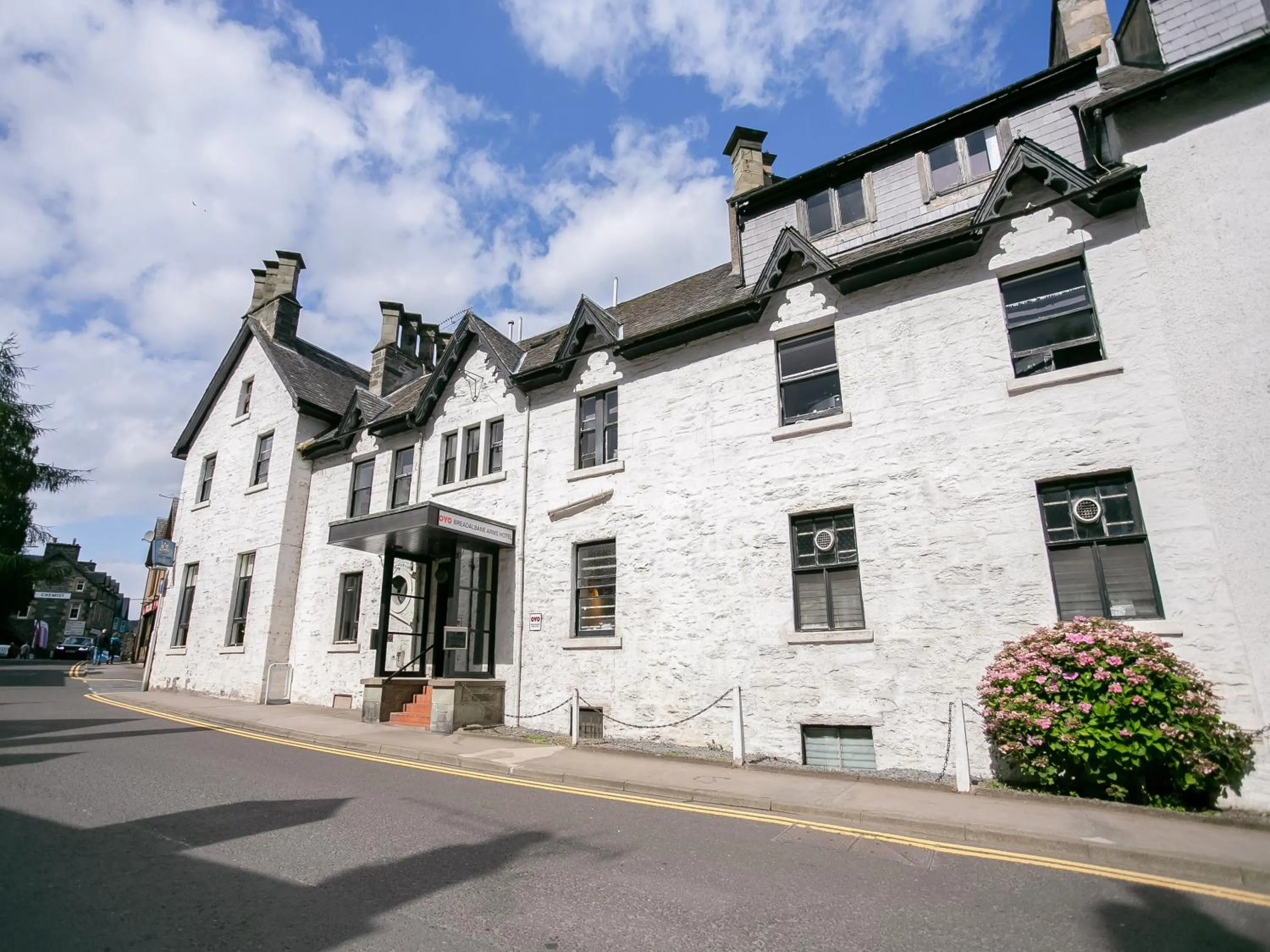 Facade/entrance in The Breadalbane Arms Room Only Hotel
