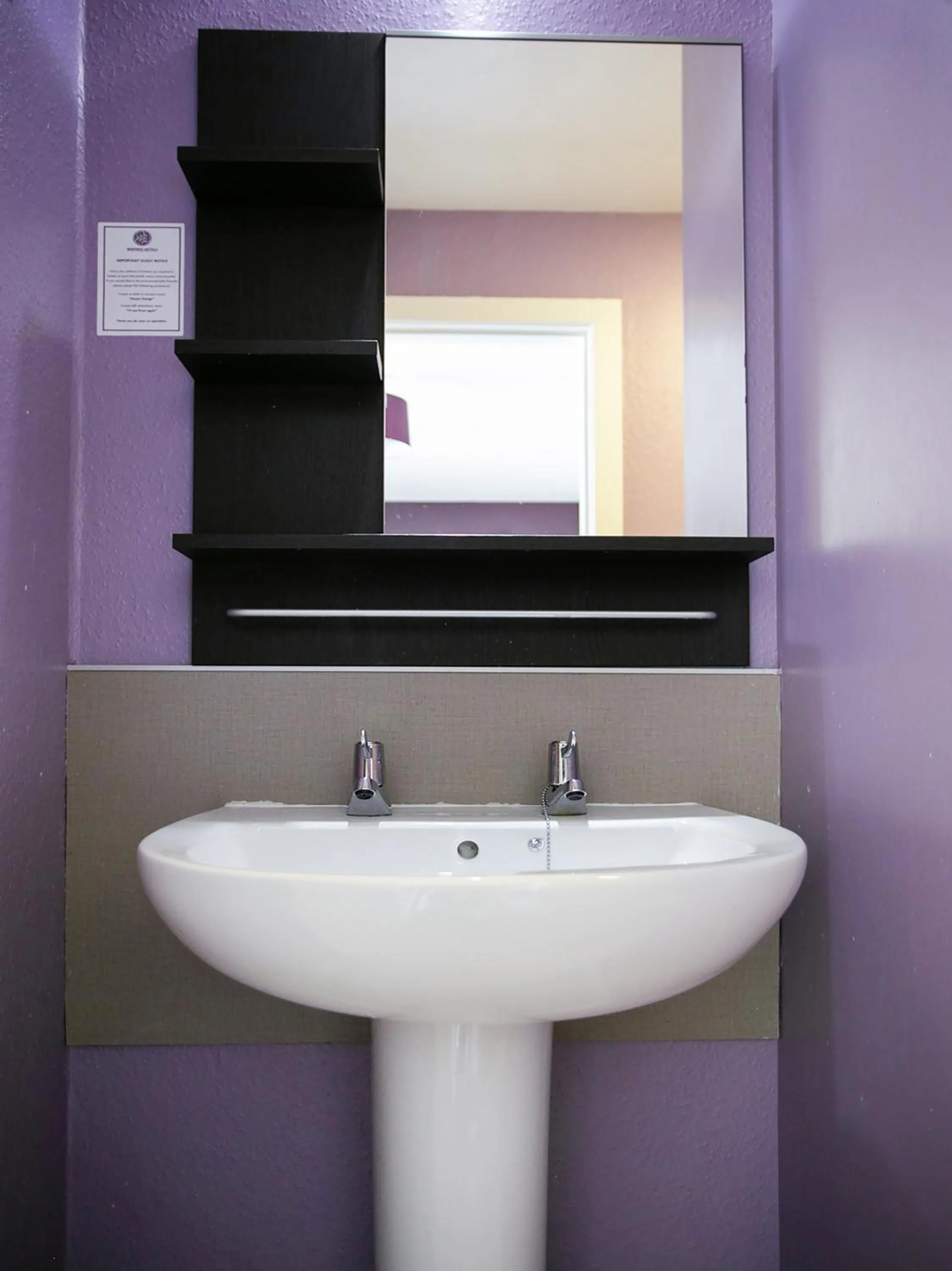 Bathroom in The Breadalbane Arms Room Only Hotel