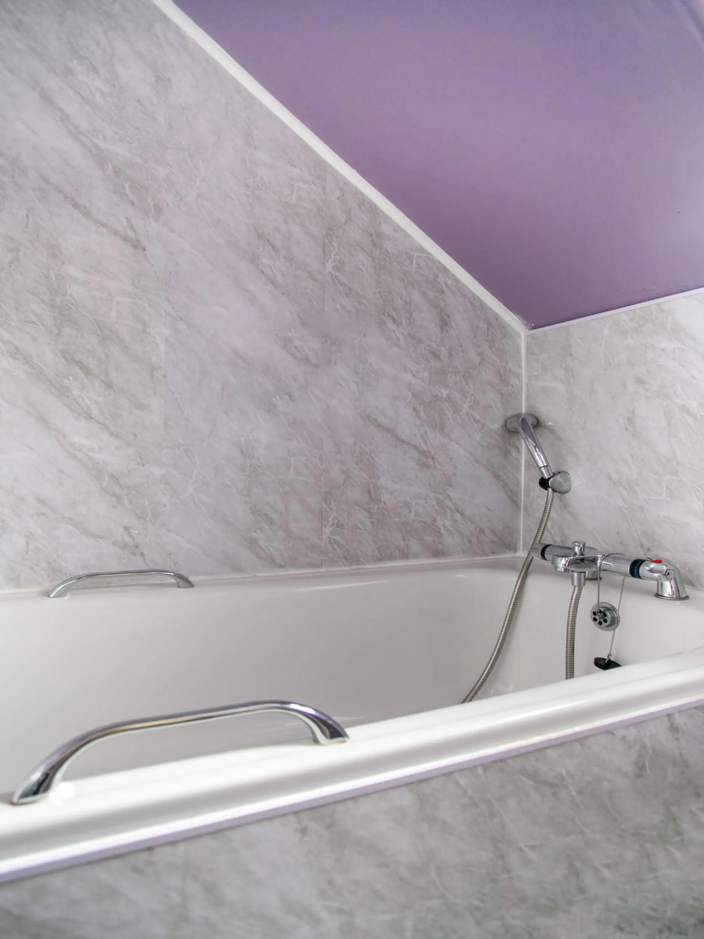 Bathroom in The Breadalbane Arms Room Only Hotel