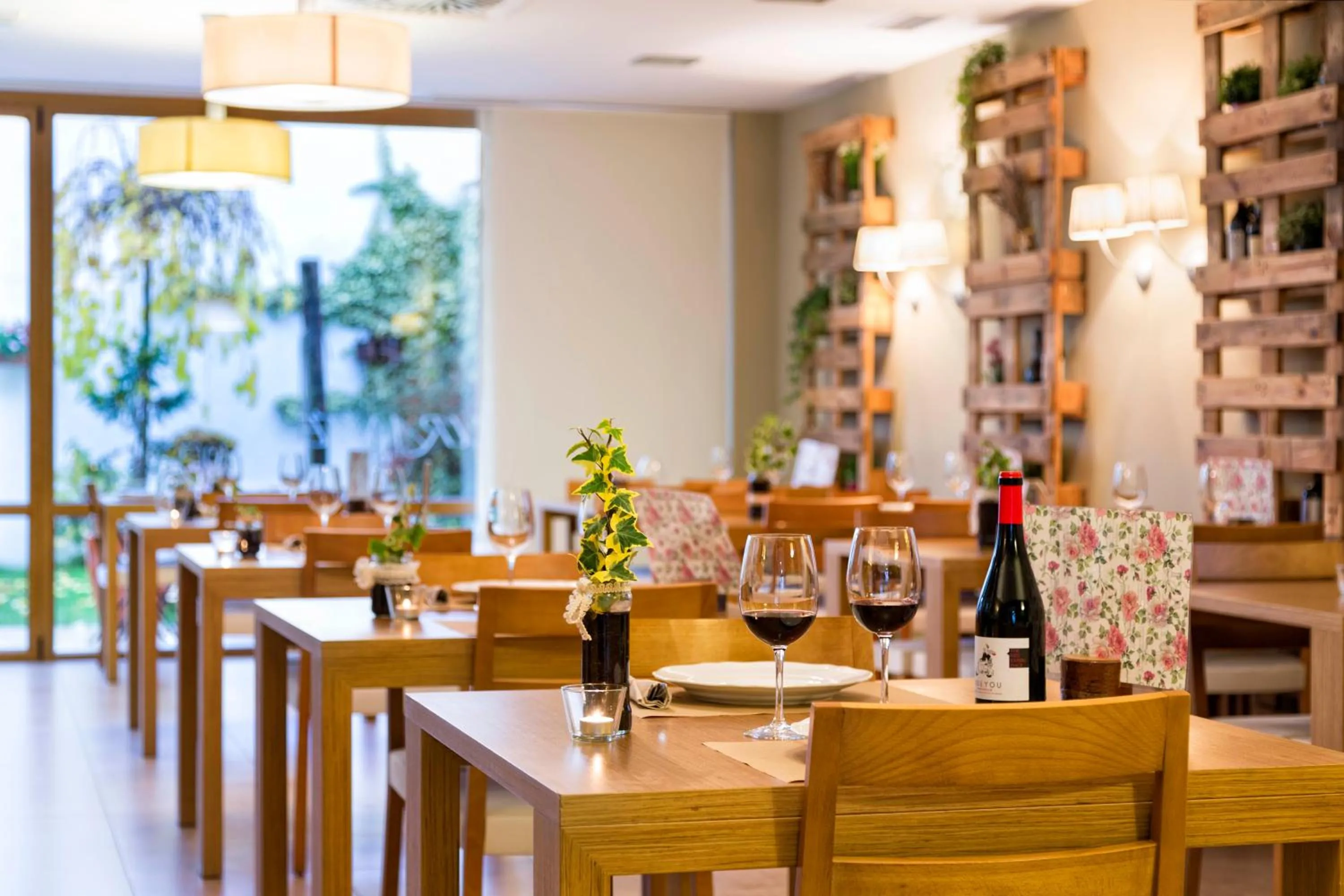 Restaurant/places to eat in Eco-Hotel Doña Mayor