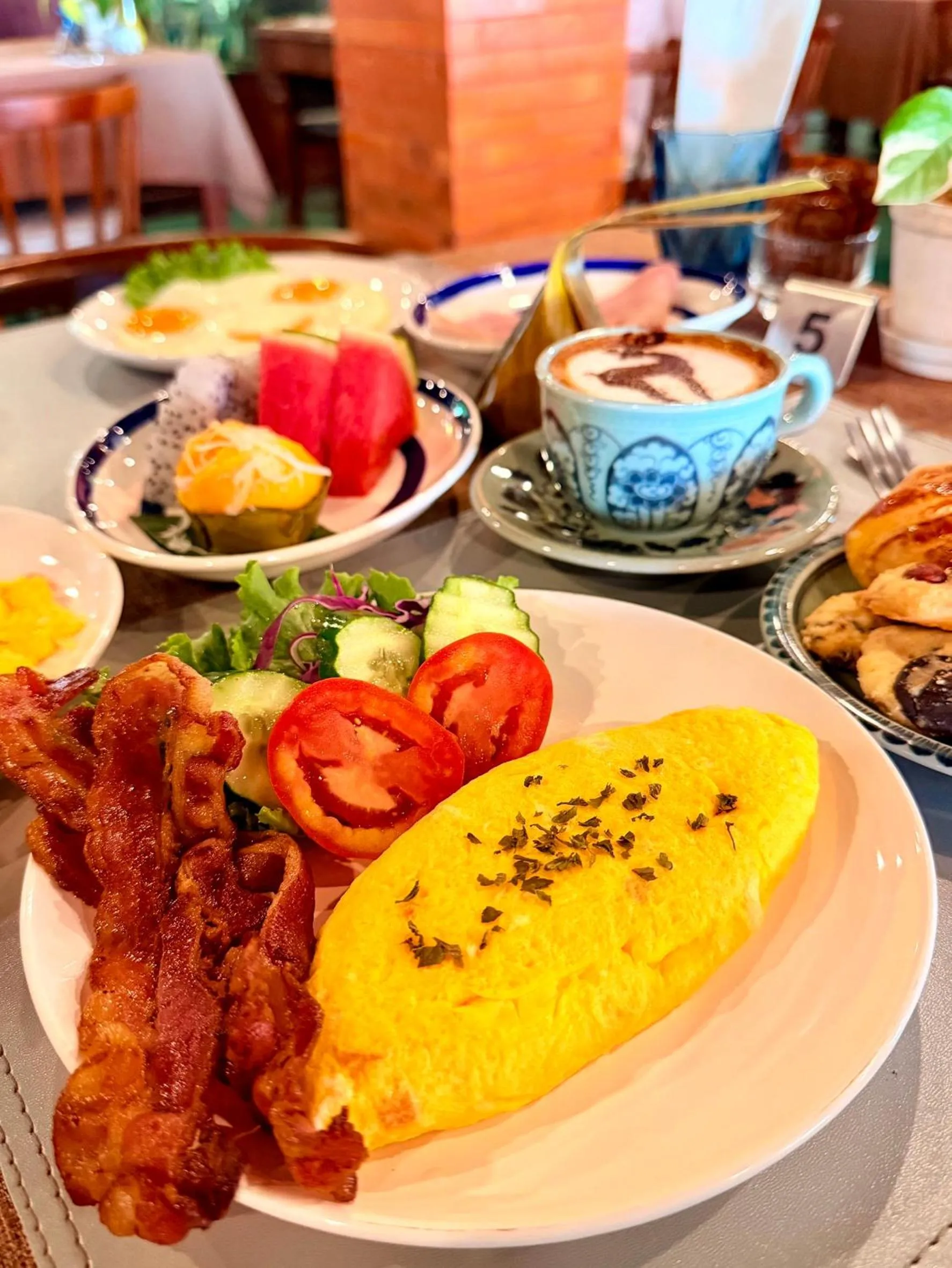 Breakfast in Phor Liang Meun Terracotta Arts