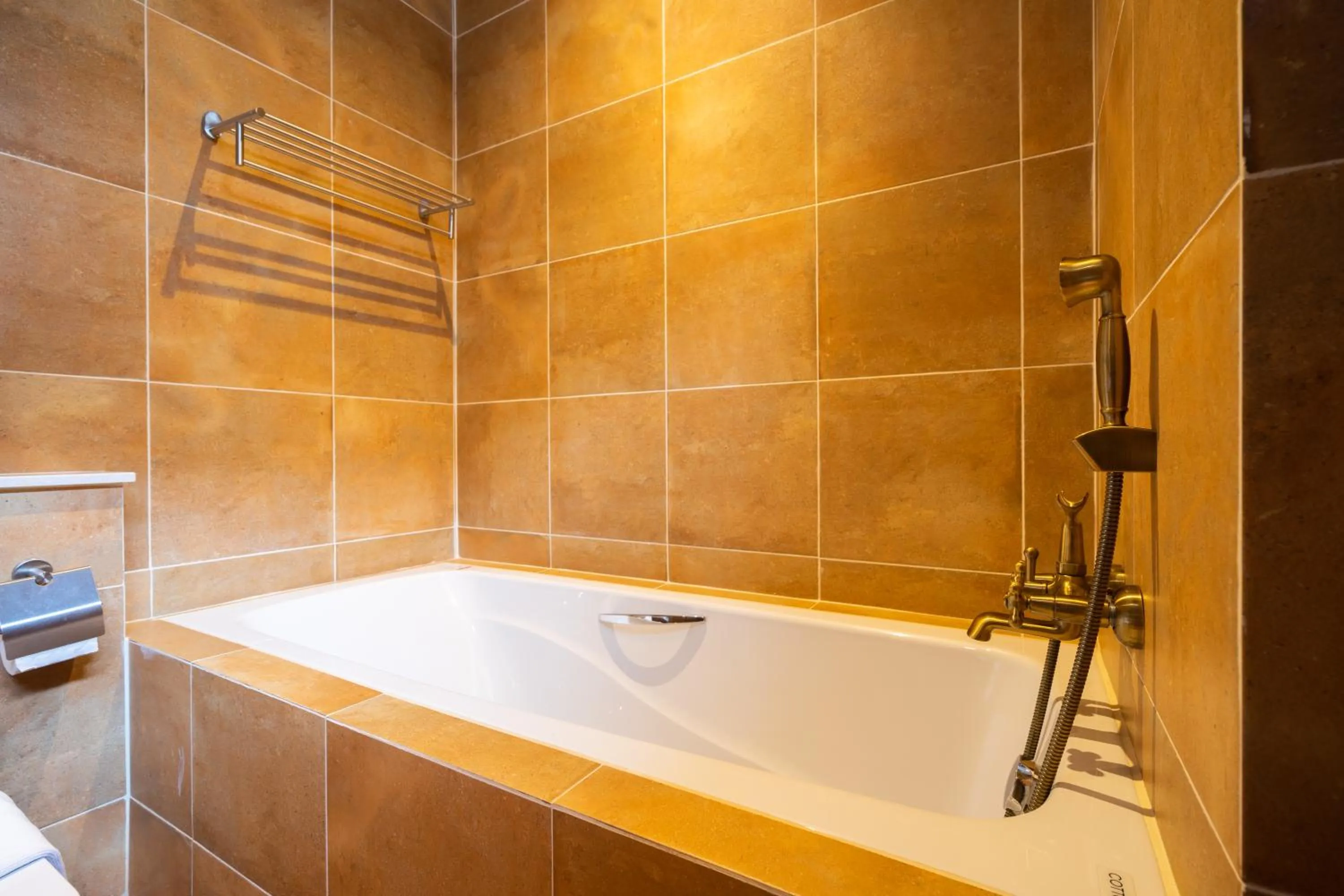 Bathroom in Phor Liang Meun Terracotta Arts