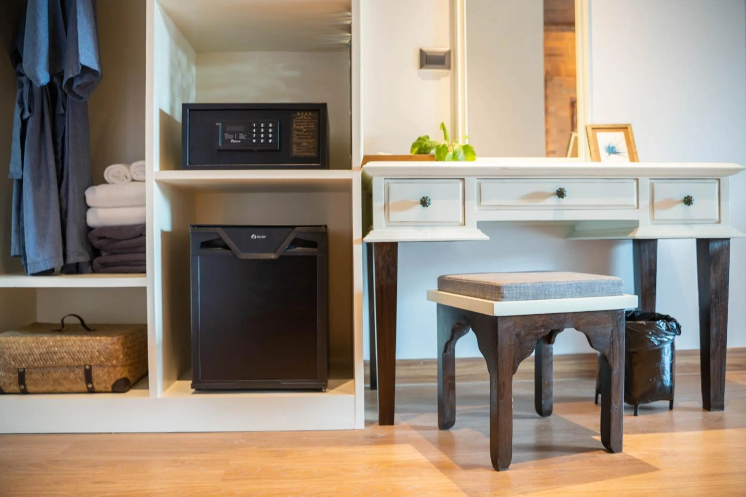 Photo of the whole room in Phor Liang Meun Terracotta Arts