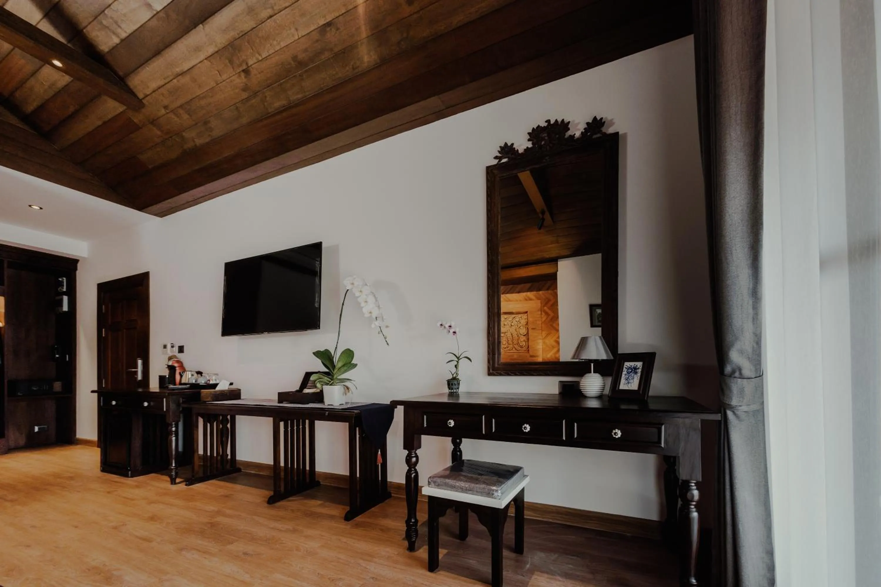 Photo of the whole room in Phor Liang Meun Terracotta Arts