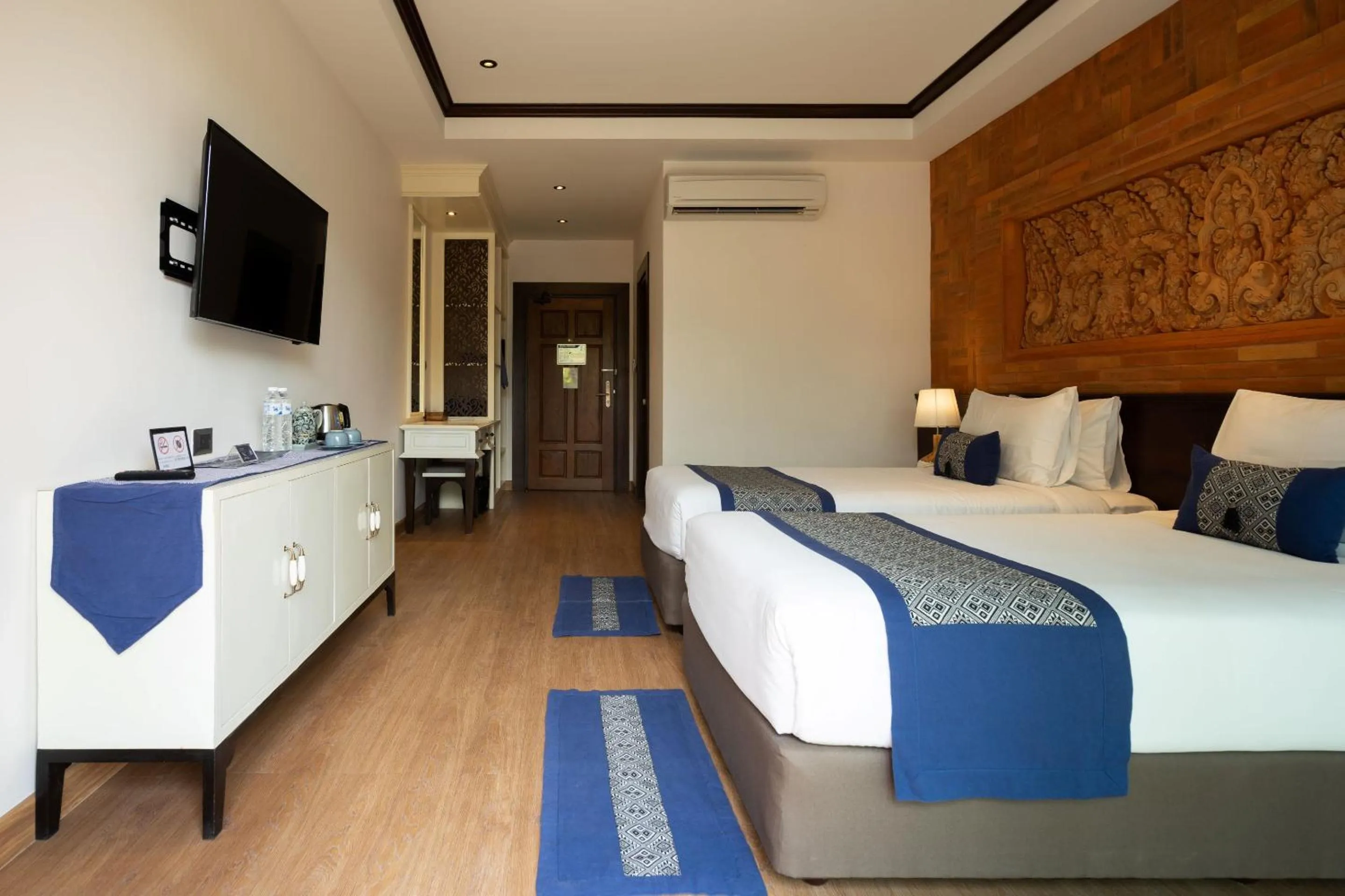 Bedroom, Bed in Phor Liang Meun Terracotta Arts