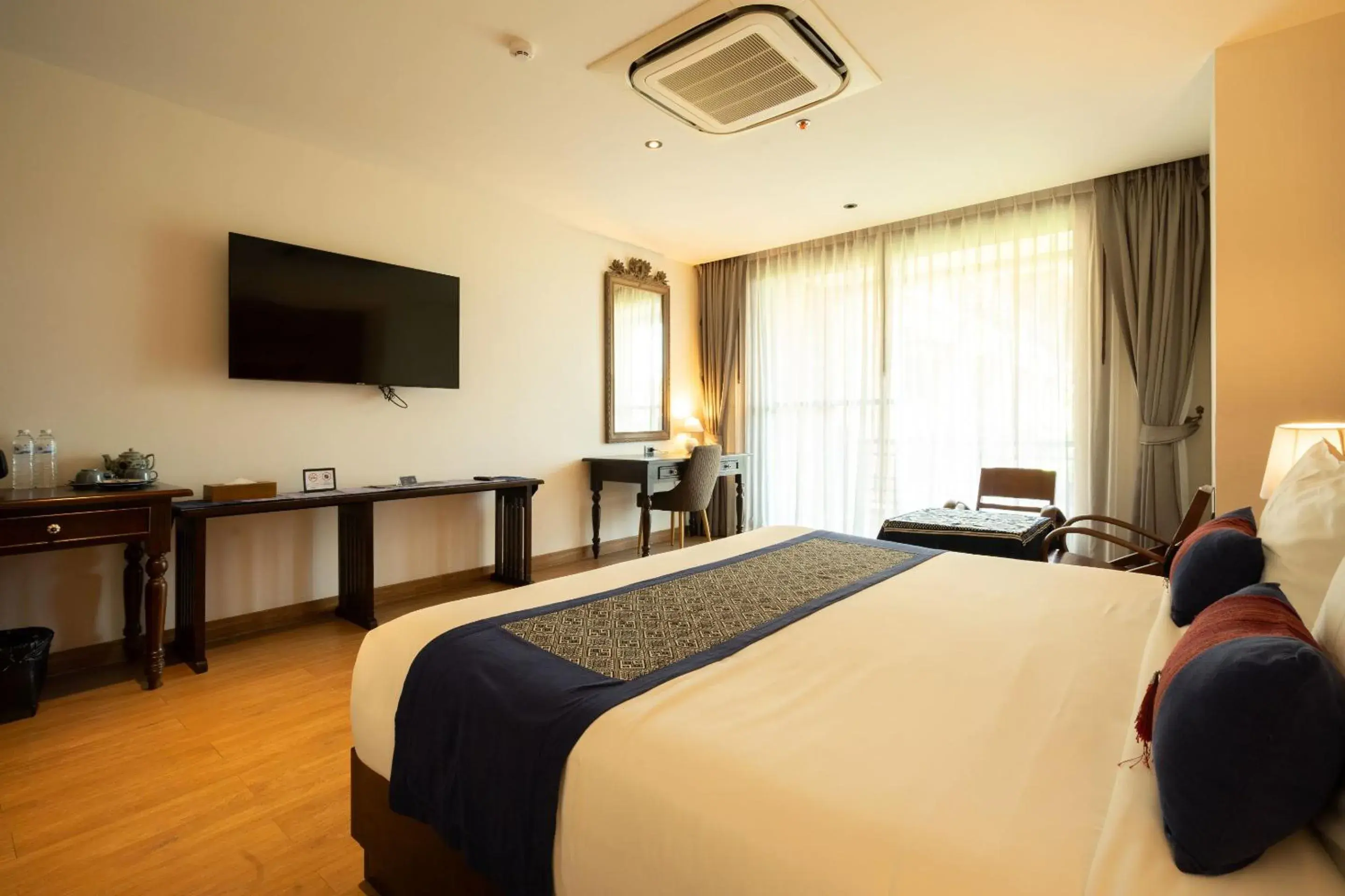 Deluxe Suite with Balcony in Phor Liang Meun Terracotta Arts Deluxe Suite with Balcony in Phor Liang Meun Terracotta Arts