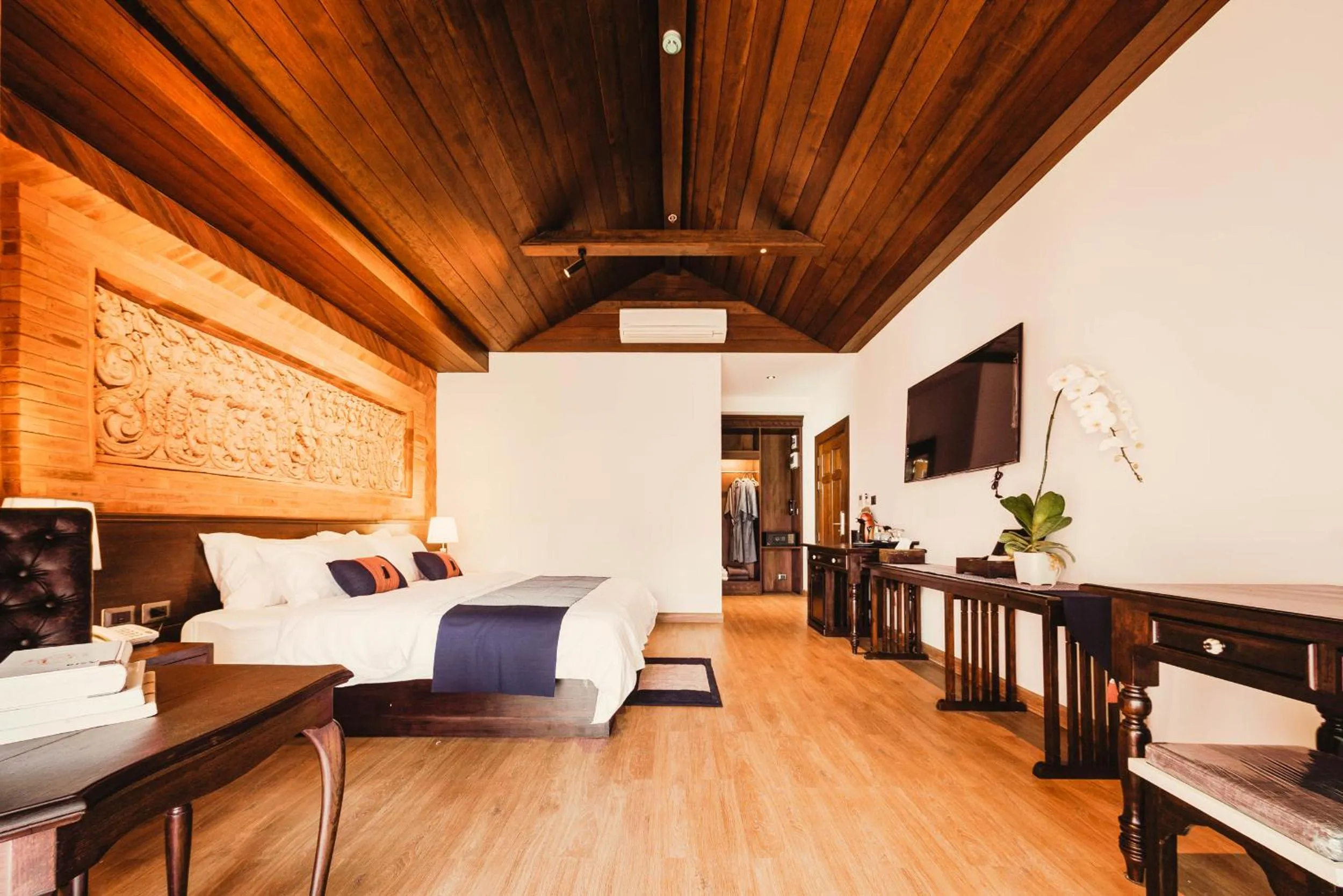 Bed in Phor Liang Meun Terracotta Arts