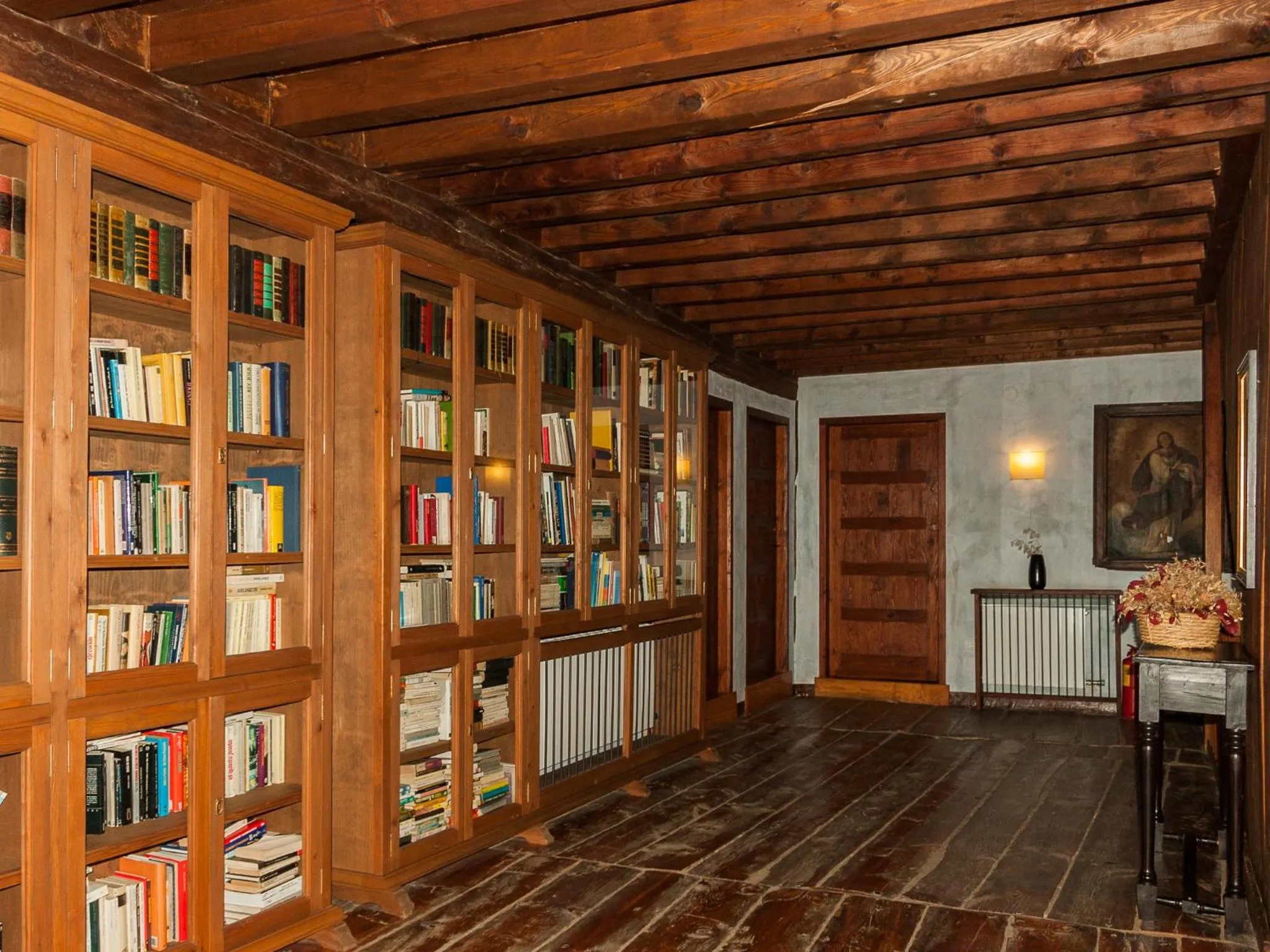 Library in Posada Real La Casa de Arriba