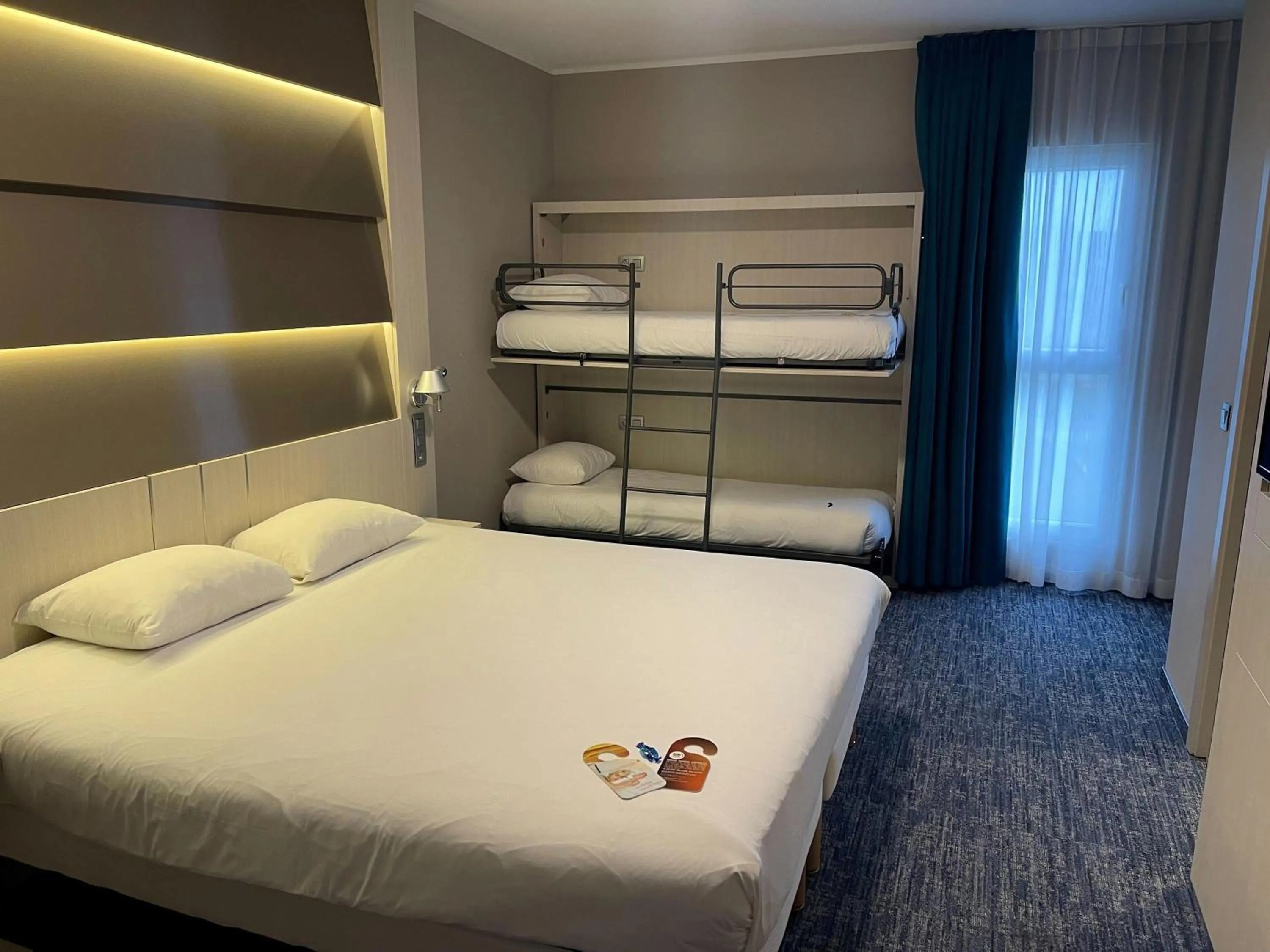 Bedroom, Bed in Ibis Styles Nivelles