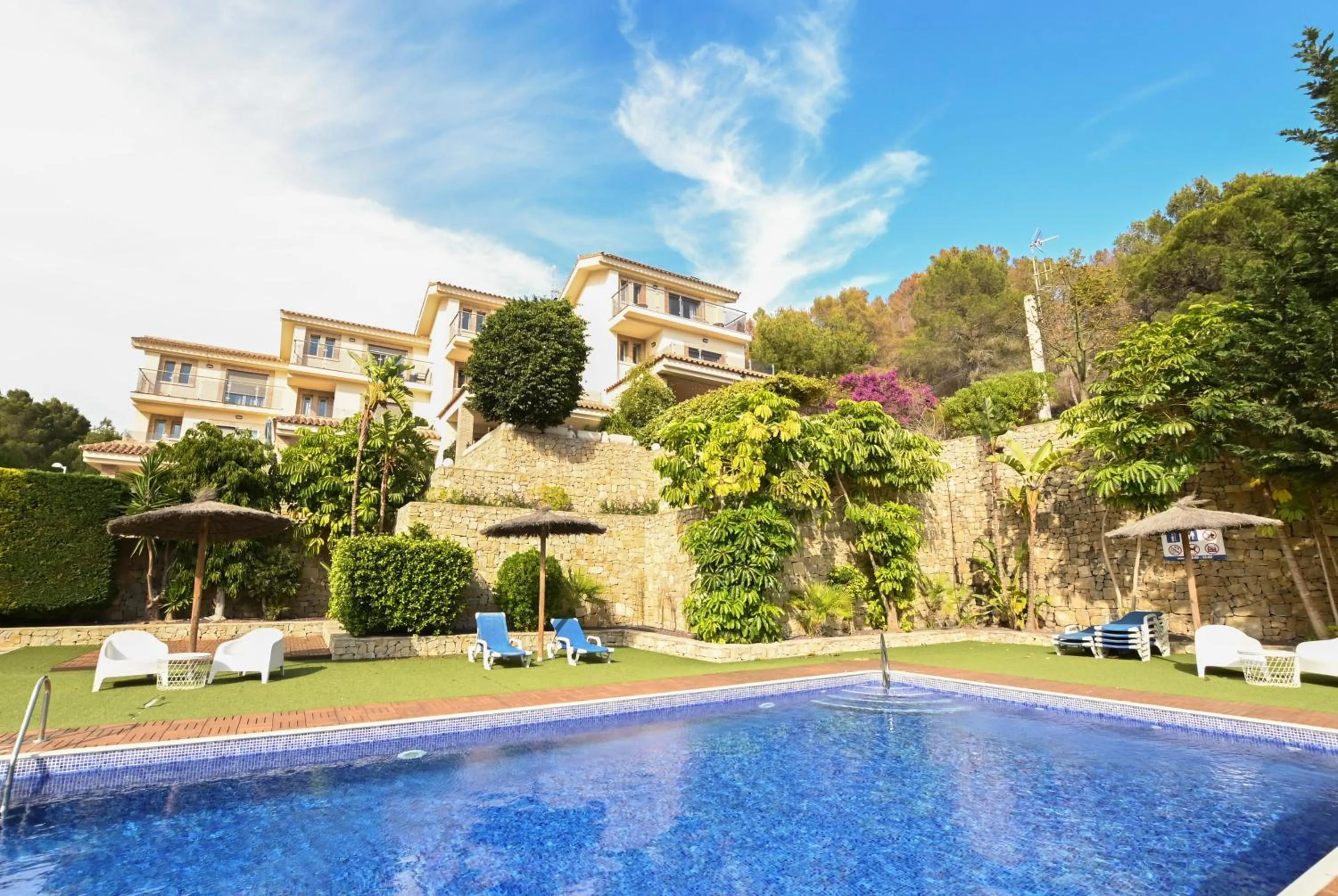 Property building in Villa Alegre Playa Calpe Grupo Terra de Mar, alojamientos con encanto