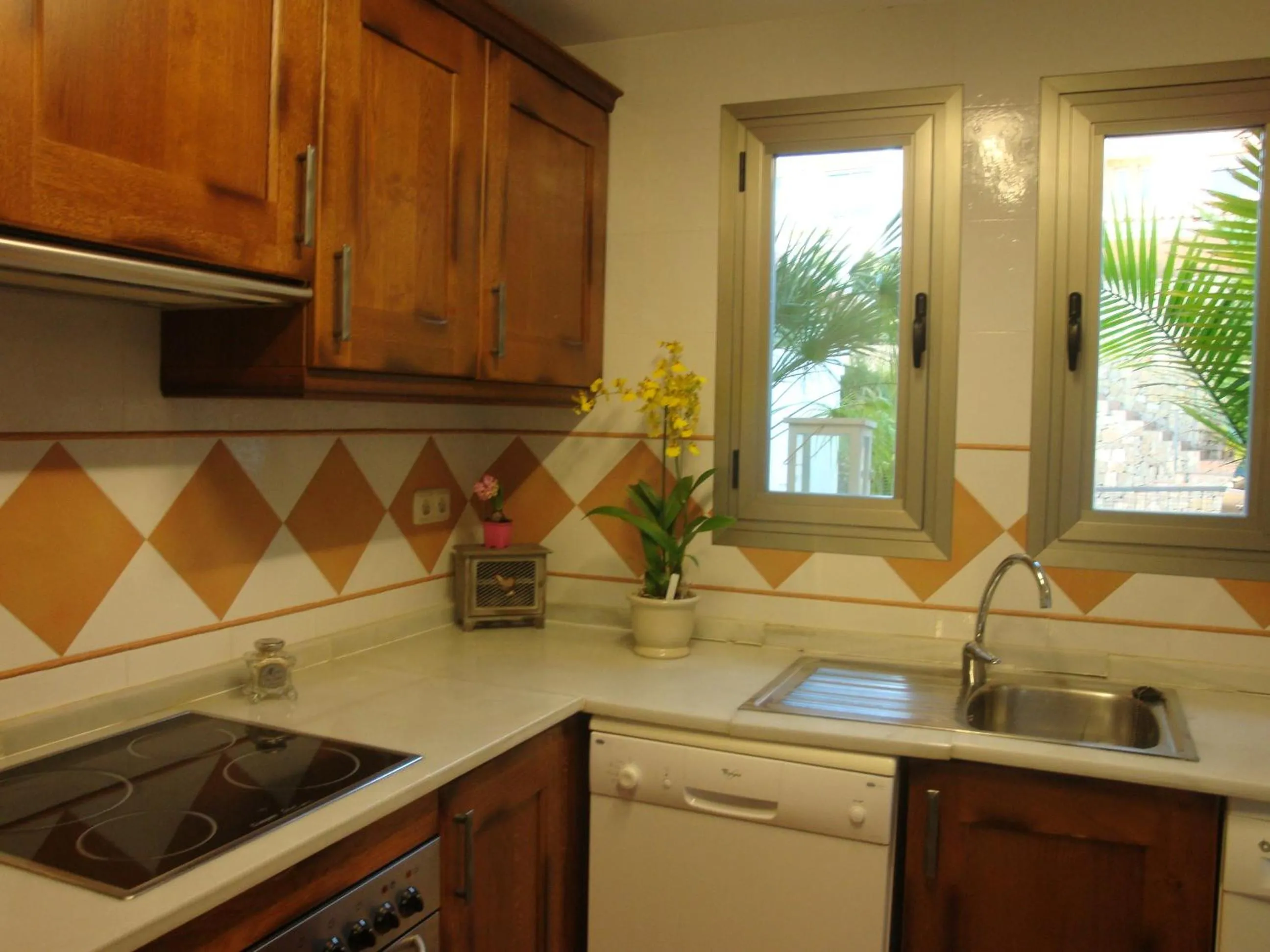 Kitchen or kitchenette in Villa Alegre Playa Calpe Grupo Terra de Mar, alojamientos con encanto