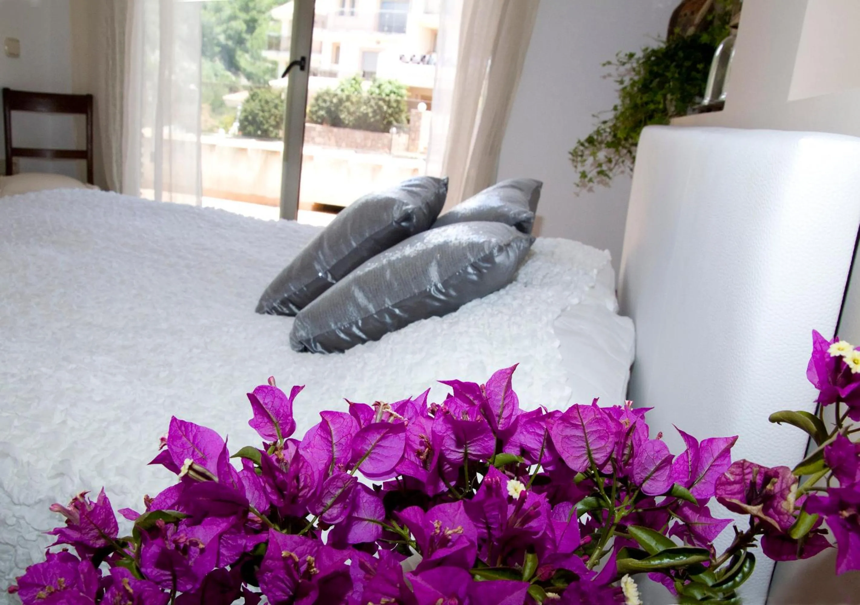 Bedroom, Bed in Villa Alegre Playa Calpe Grupo Terra de Mar, alojamientos con encanto
