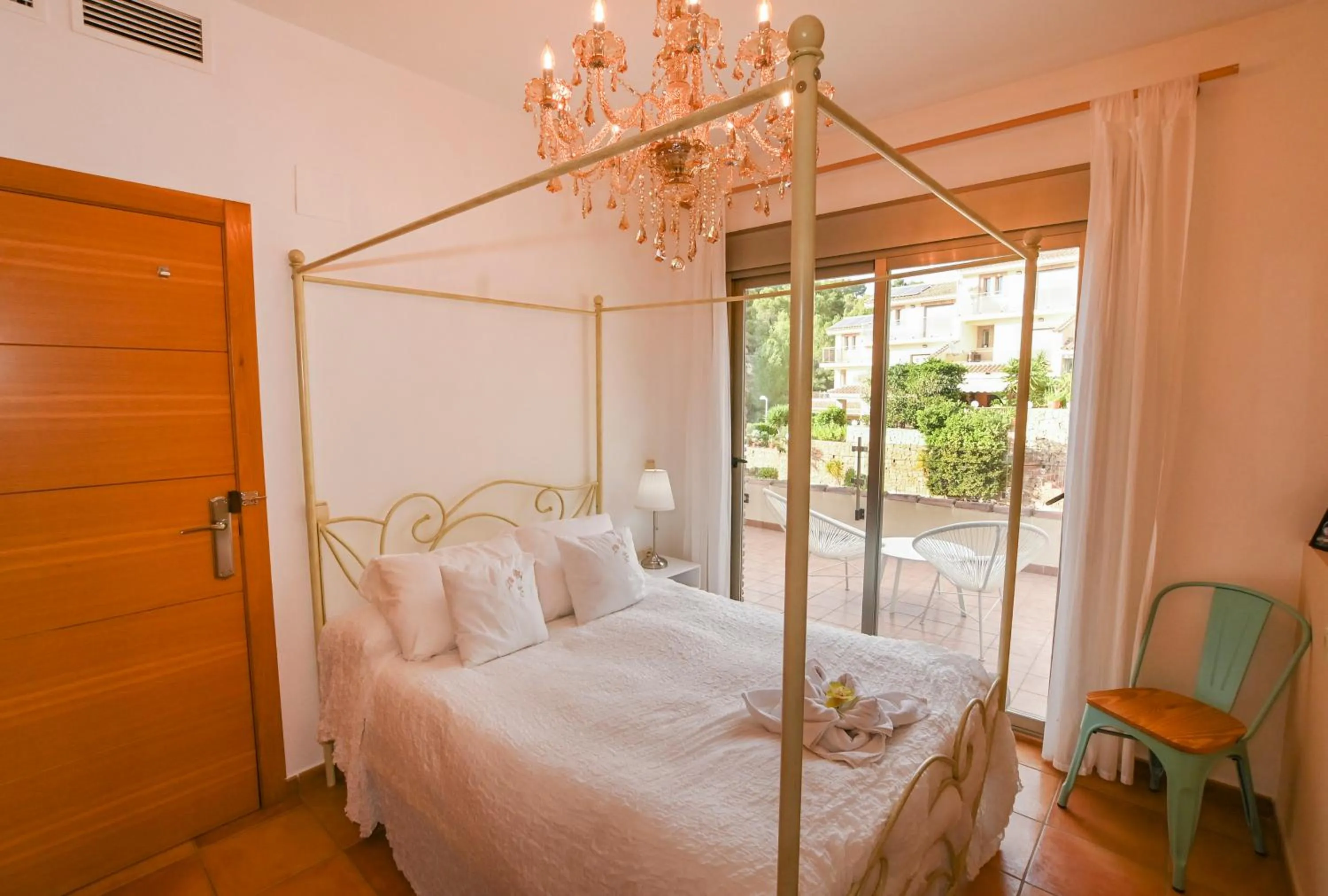 Photo of the whole room, Bed in Villa Alegre Playa Calpe Grupo Terra de Mar, alojamientos con encanto