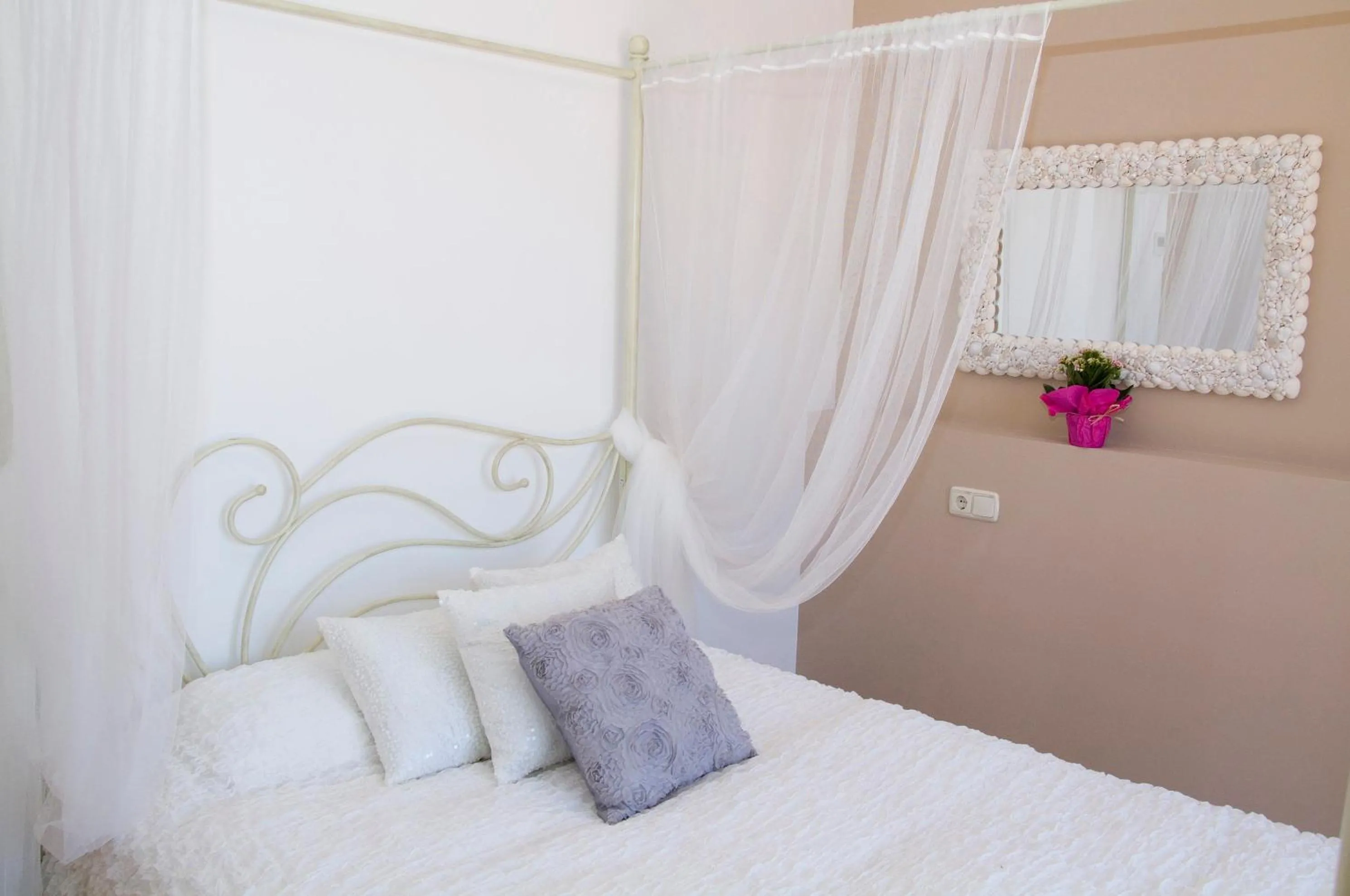Bedroom, Bed in Villa Alegre Playa Calpe Grupo Terra de Mar, alojamientos con encanto