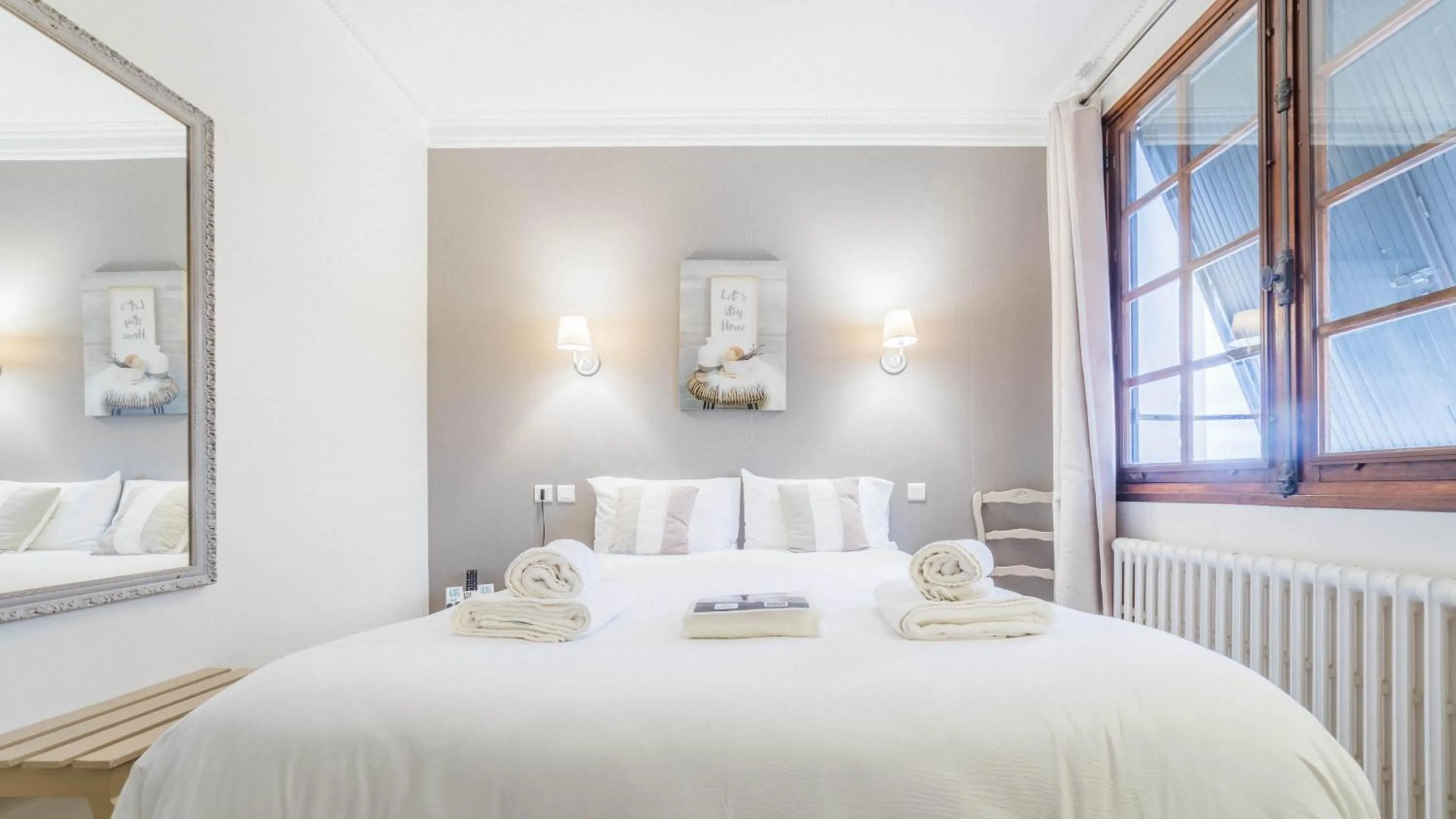 Bed in Logis Hôtel le Relais du Bas Limousin