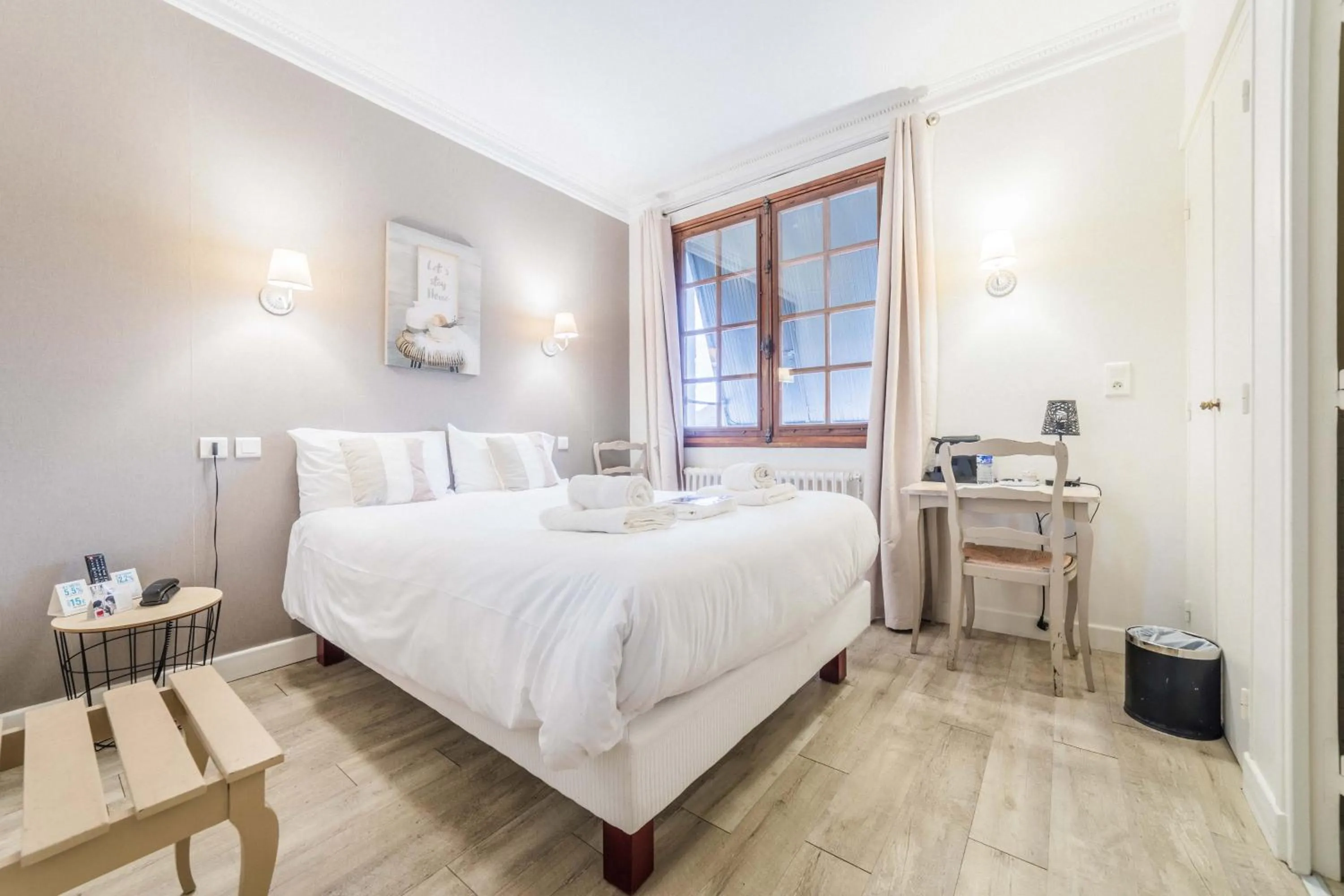 Bed in Logis Hôtel le Relais du Bas Limousin