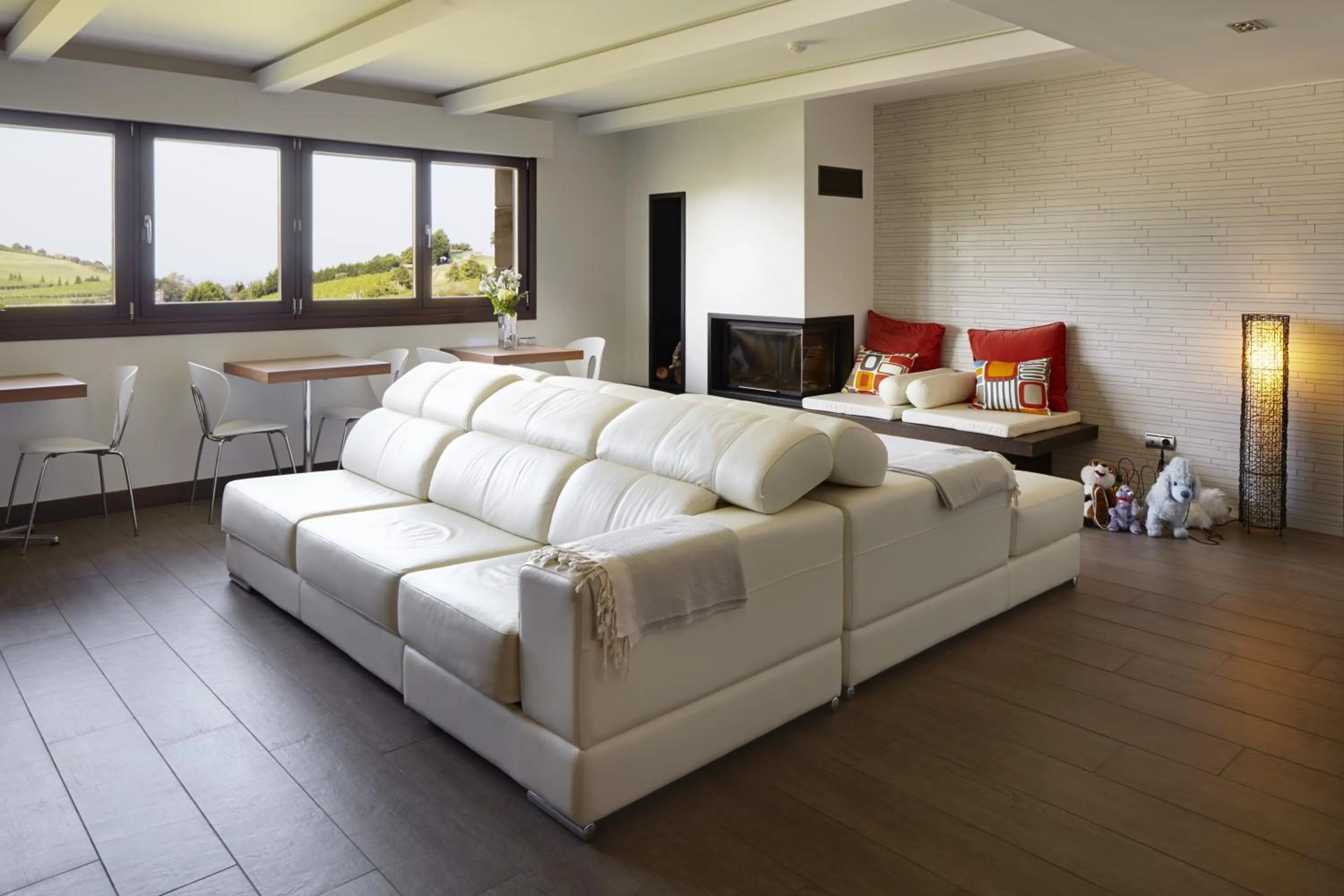 Communal lounge/ TV room, Bed in Hotel Rural Gaintza