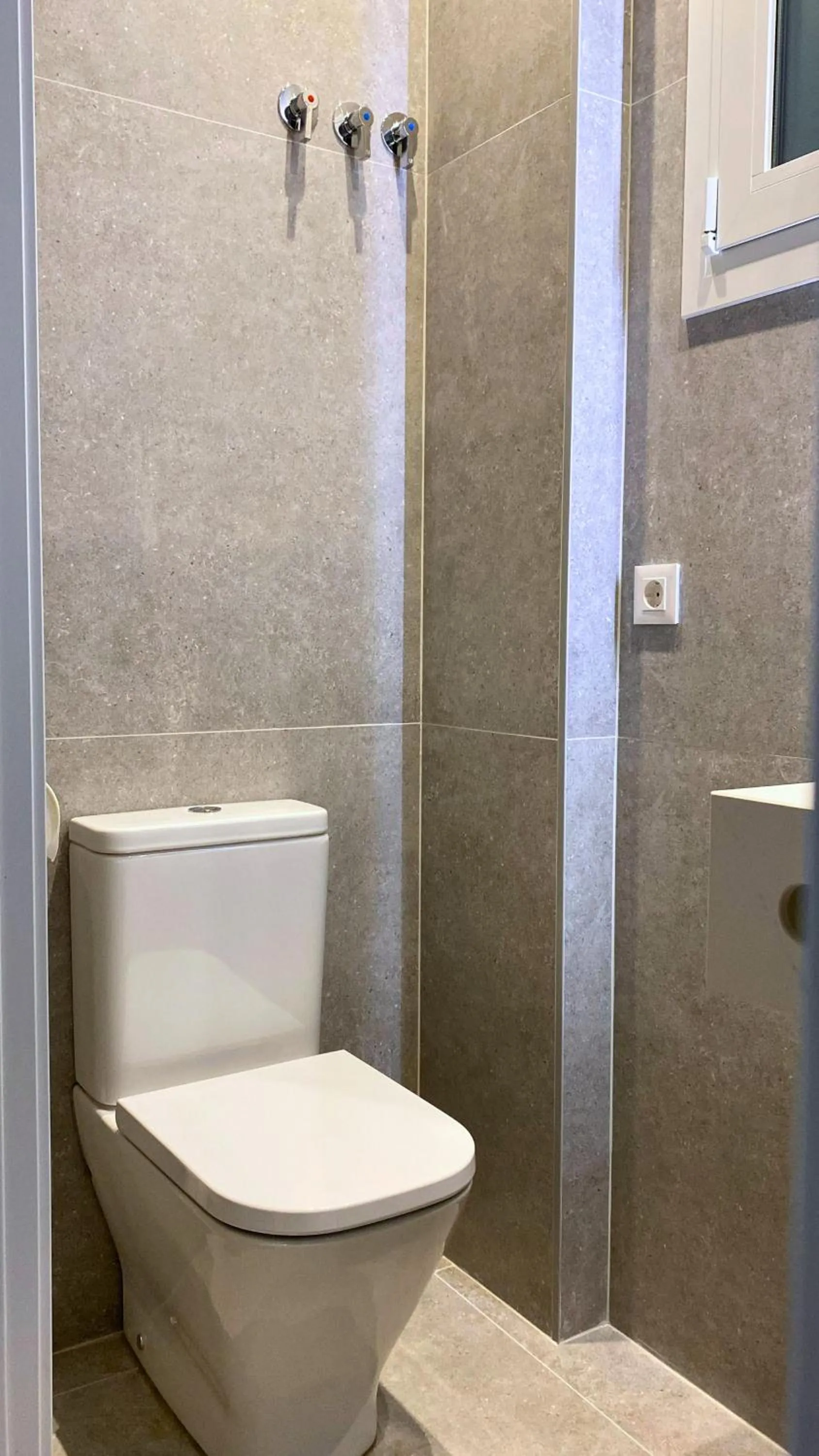 Shower in Valencia Apartamentos Goya