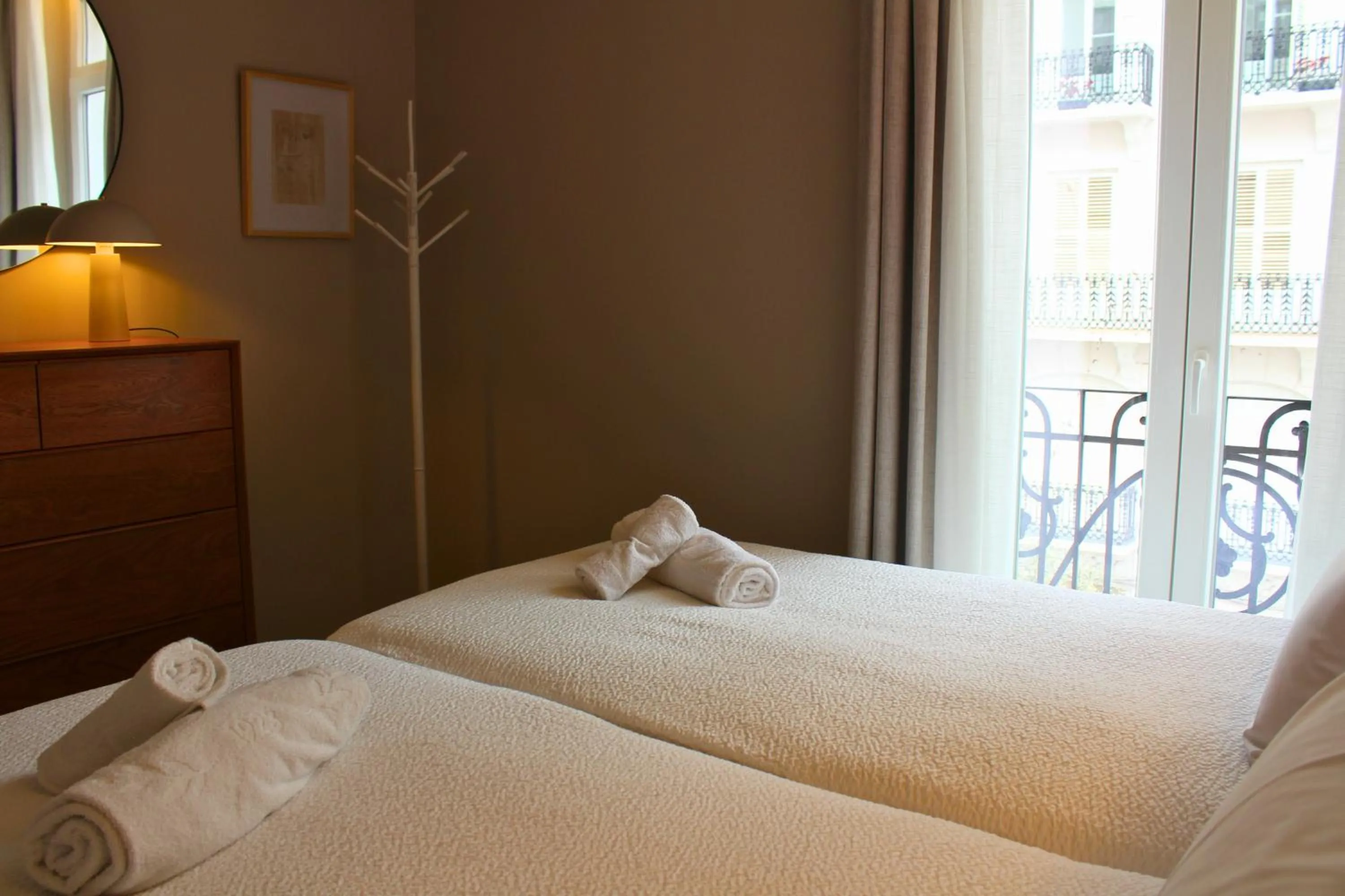 View (from property/room), Bed in Valencia Apartamentos Goya