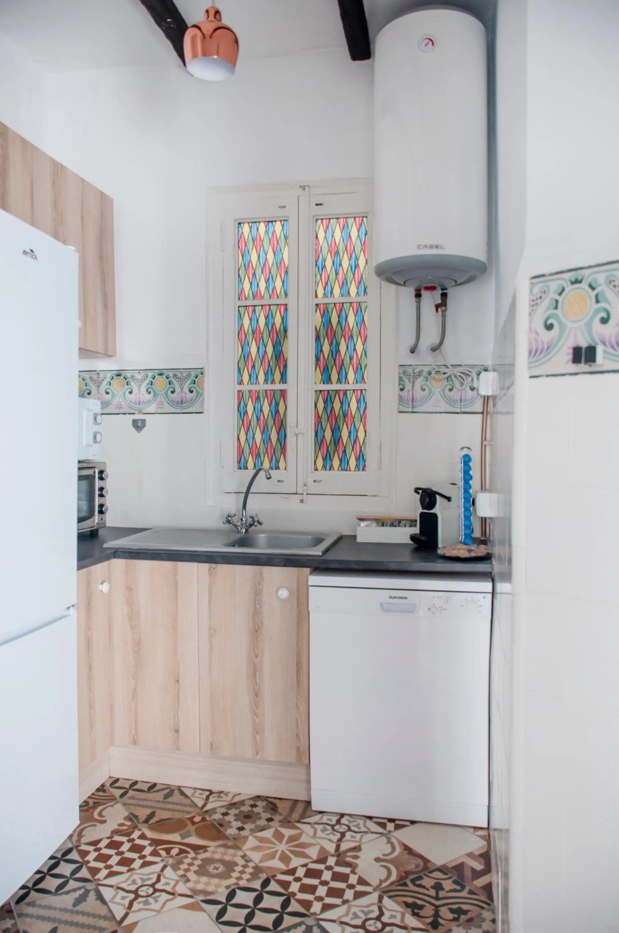 Kitchen or kitchenette in Valencia Apartamentos Goya