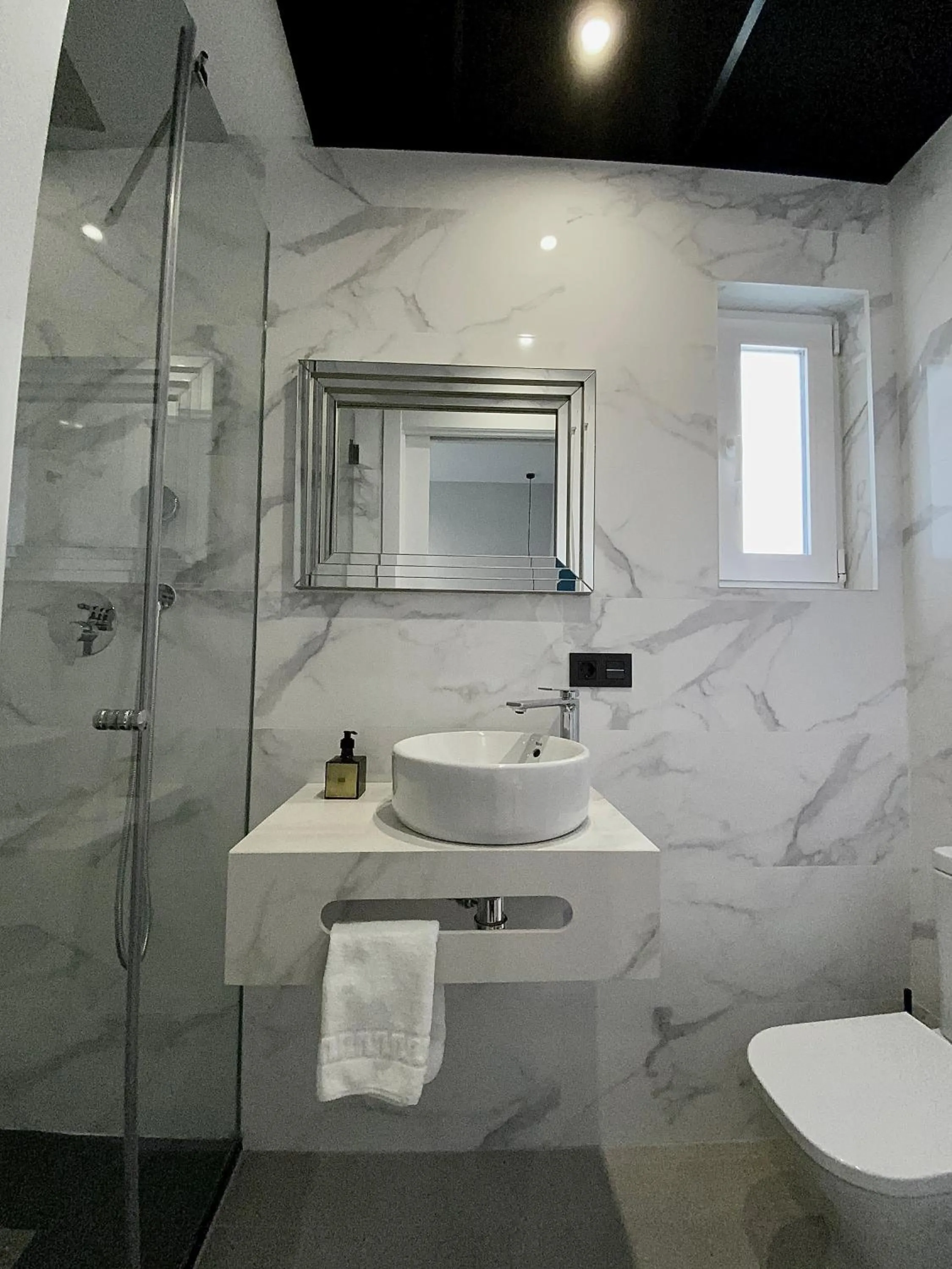 Shower in Valencia Apartamentos Goya