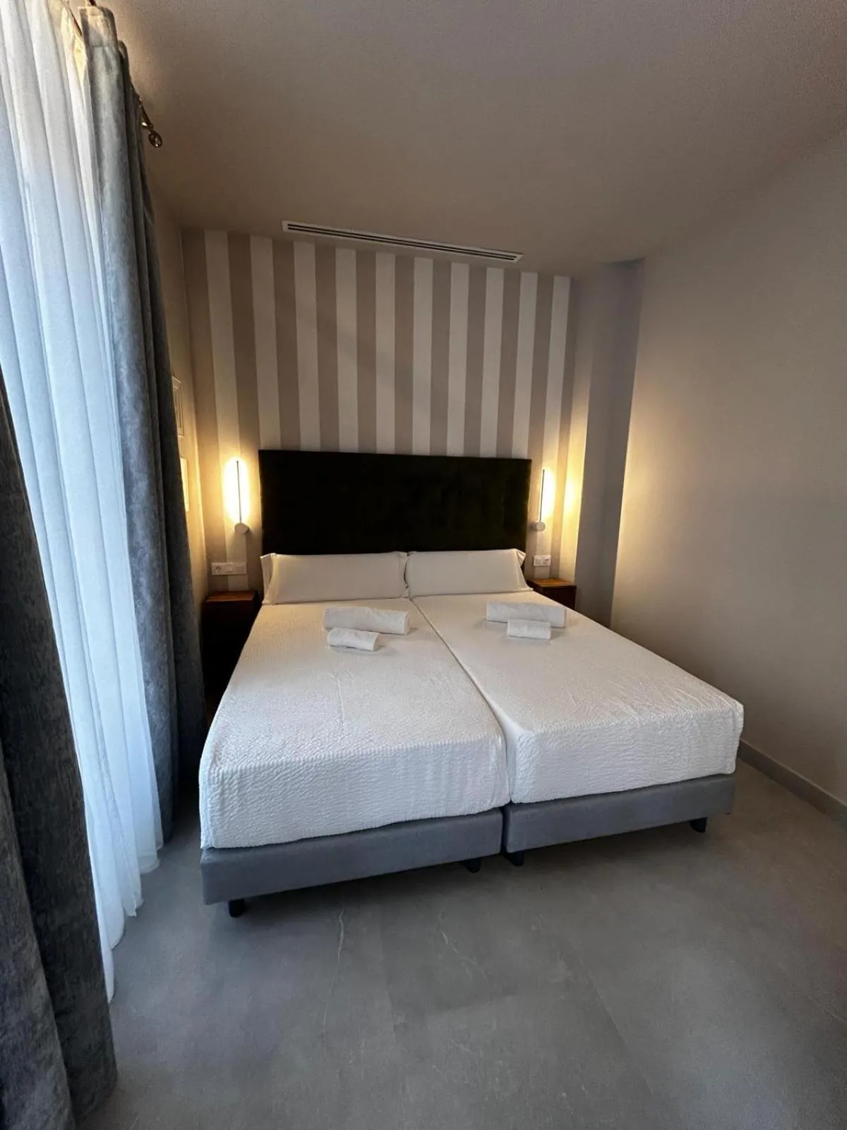 Bedroom, Bed in Valencia Apartamentos Goya