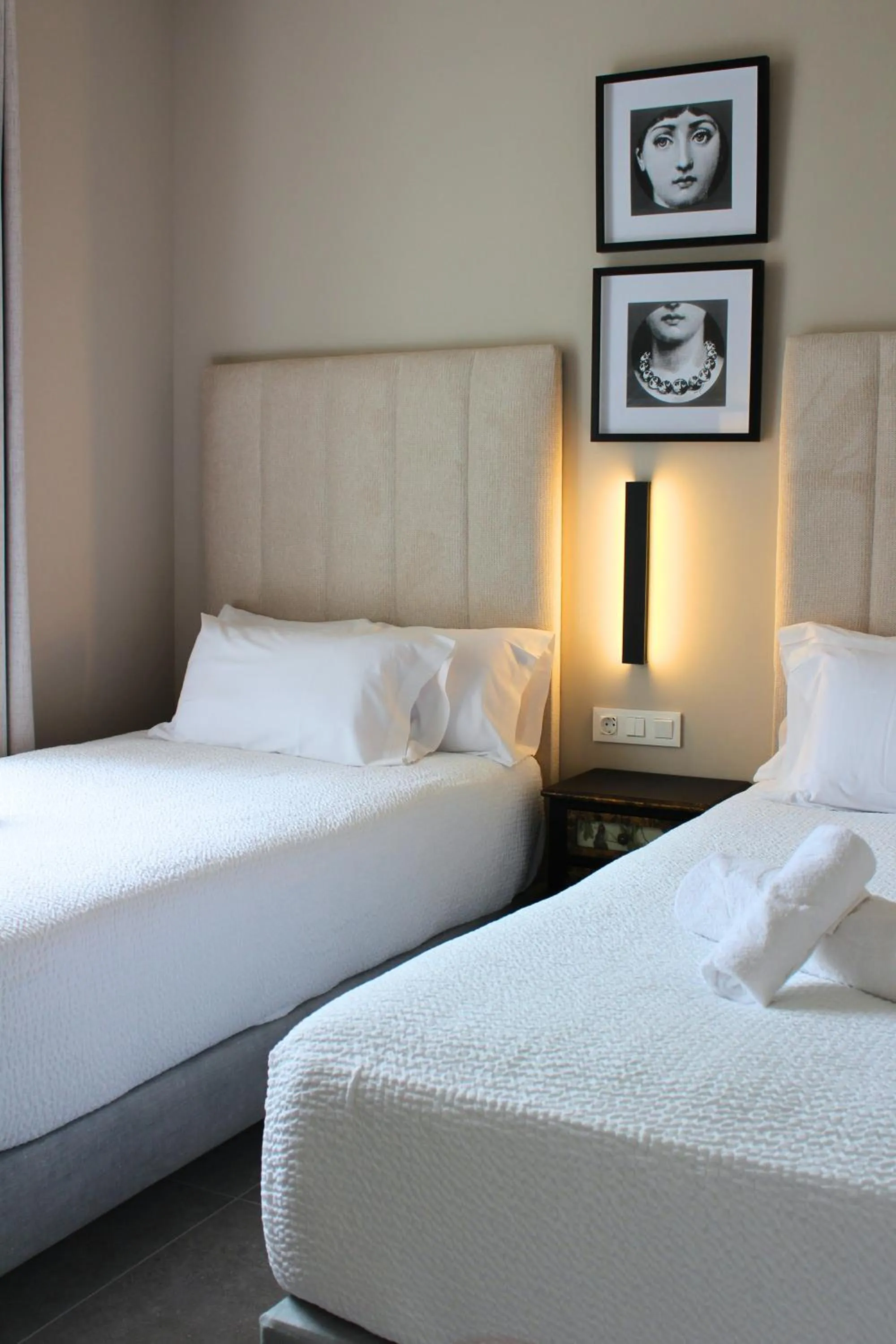 Photo of the whole room, Bed in Valencia Apartamentos Goya