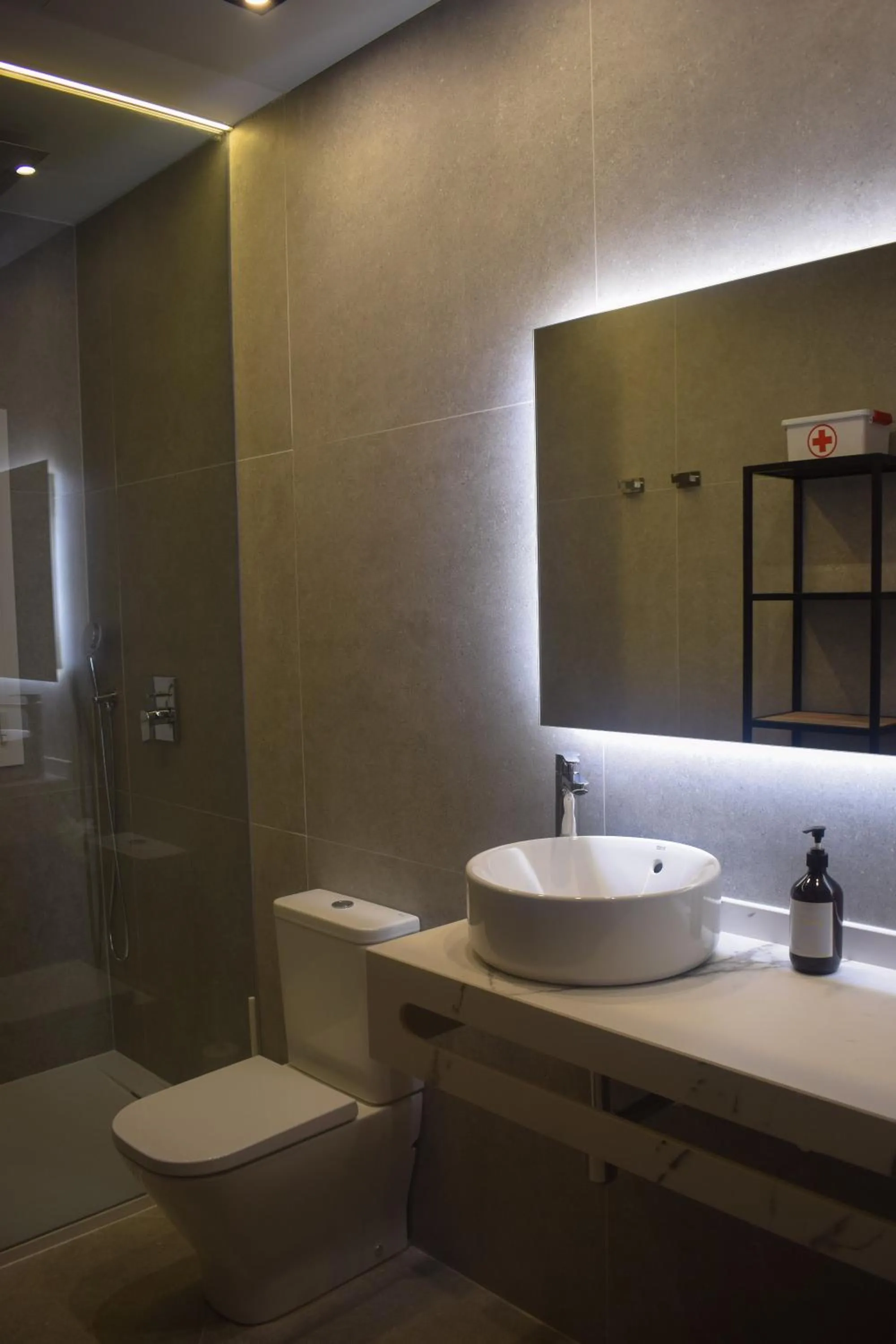 Shower in Valencia Apartamentos Goya