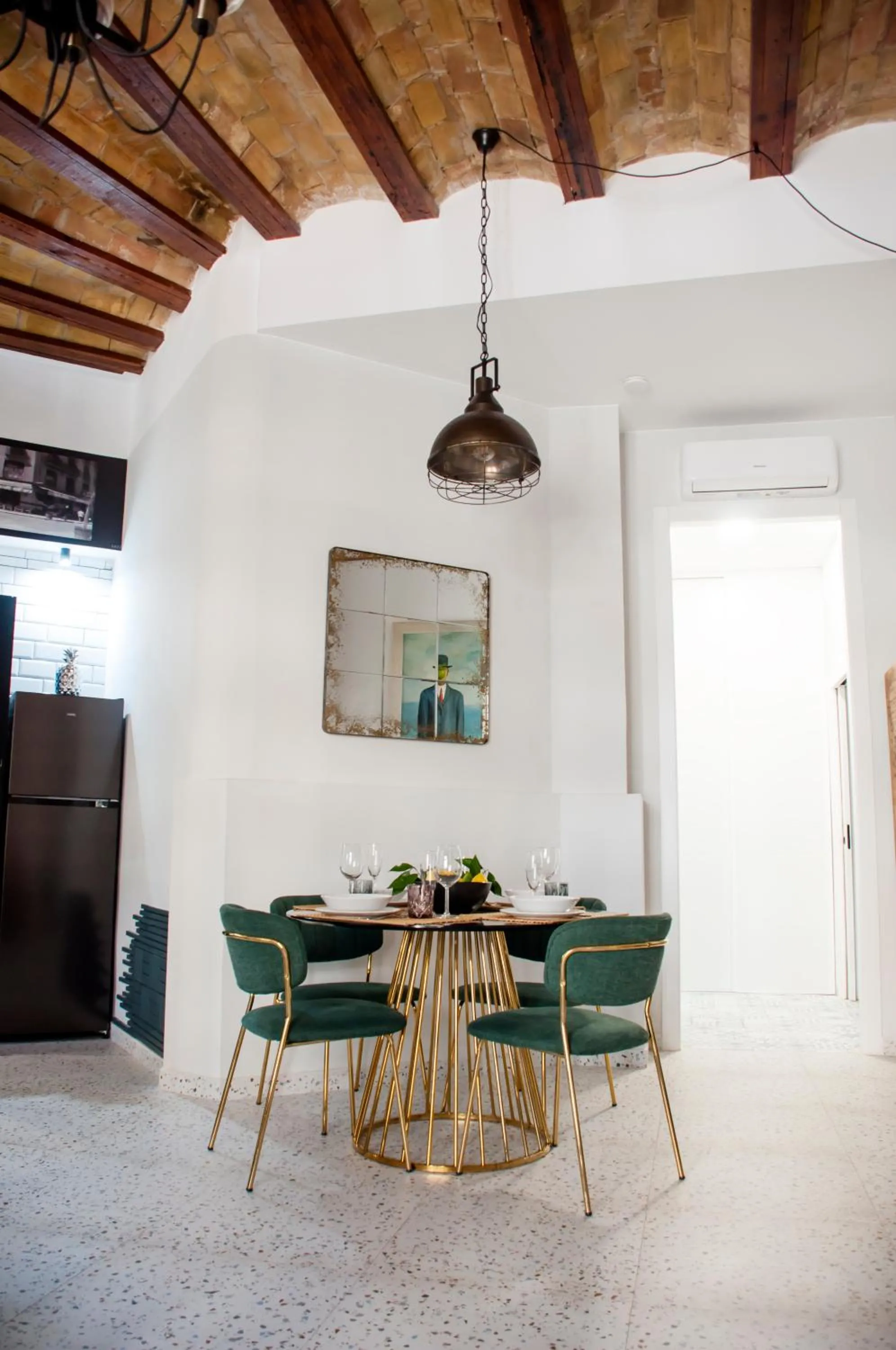 Dining area in Valencia Apartamentos Goya