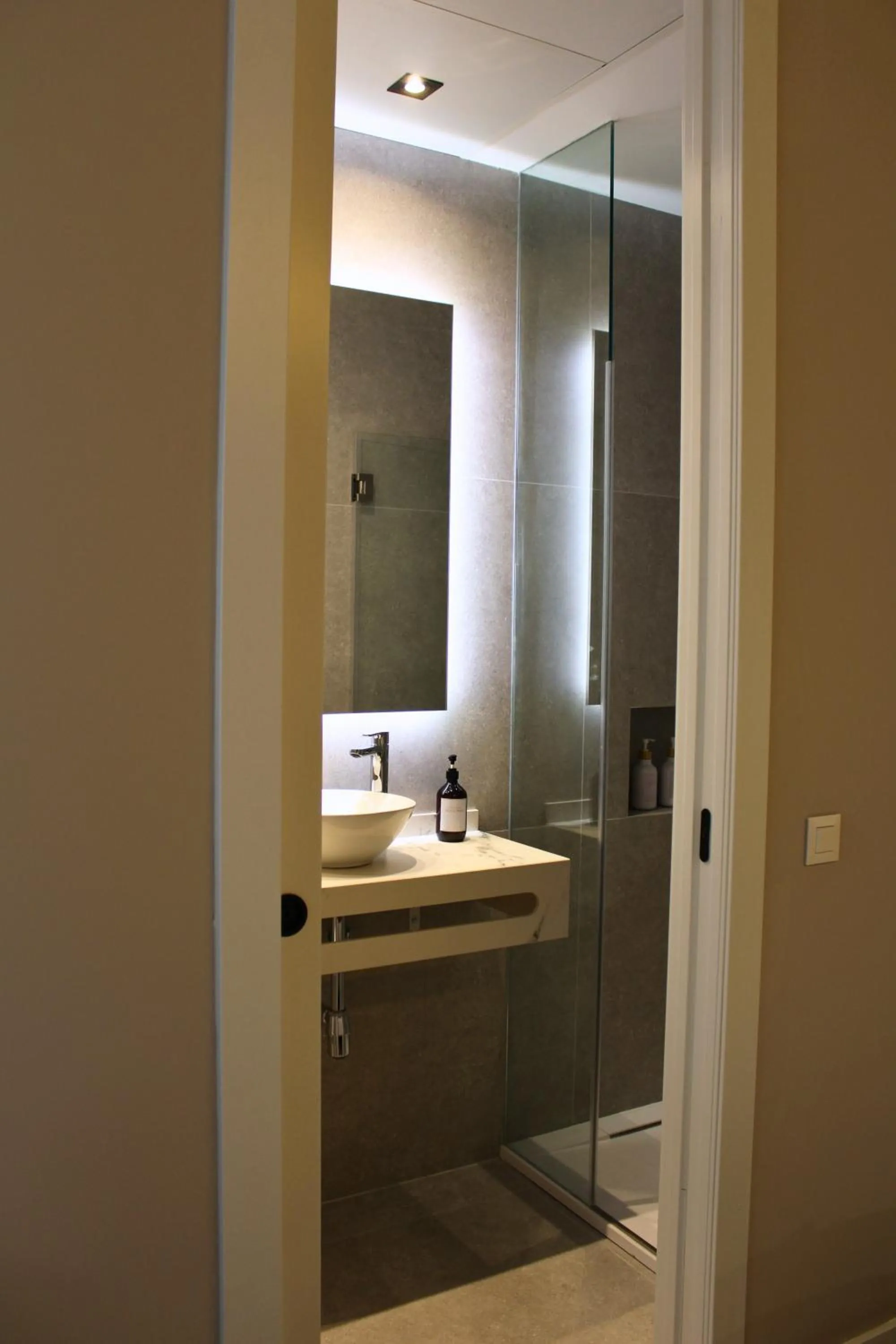 Shower in Valencia Apartamentos Goya