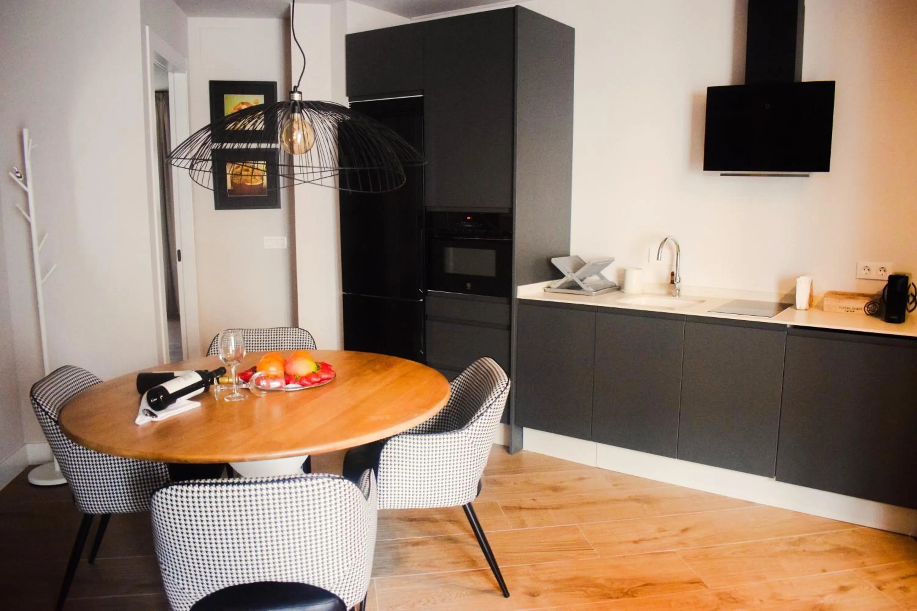Kitchen or kitchenette in Valencia Apartamentos Goya