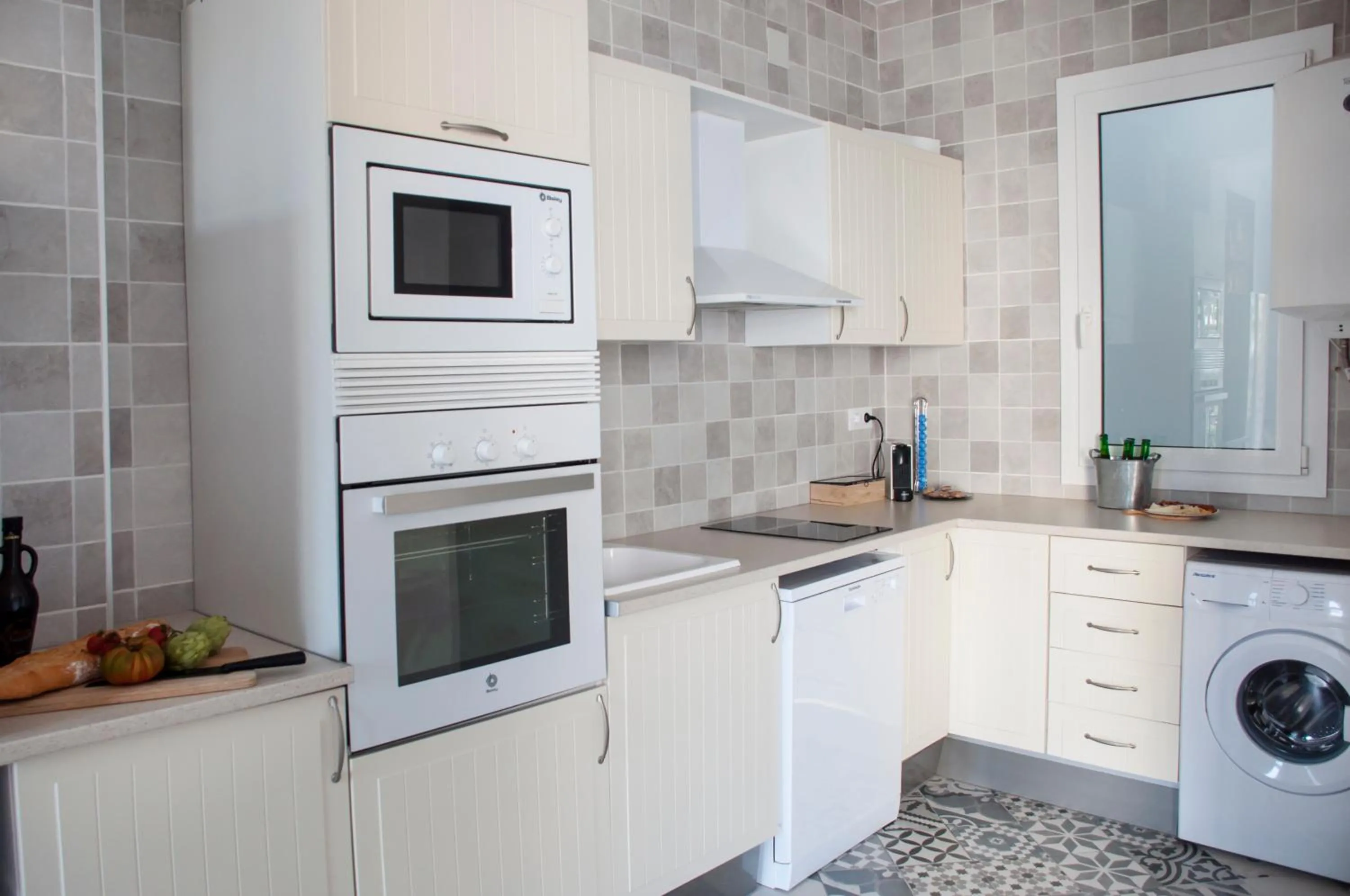 Kitchen or kitchenette in Valencia Apartamentos Goya