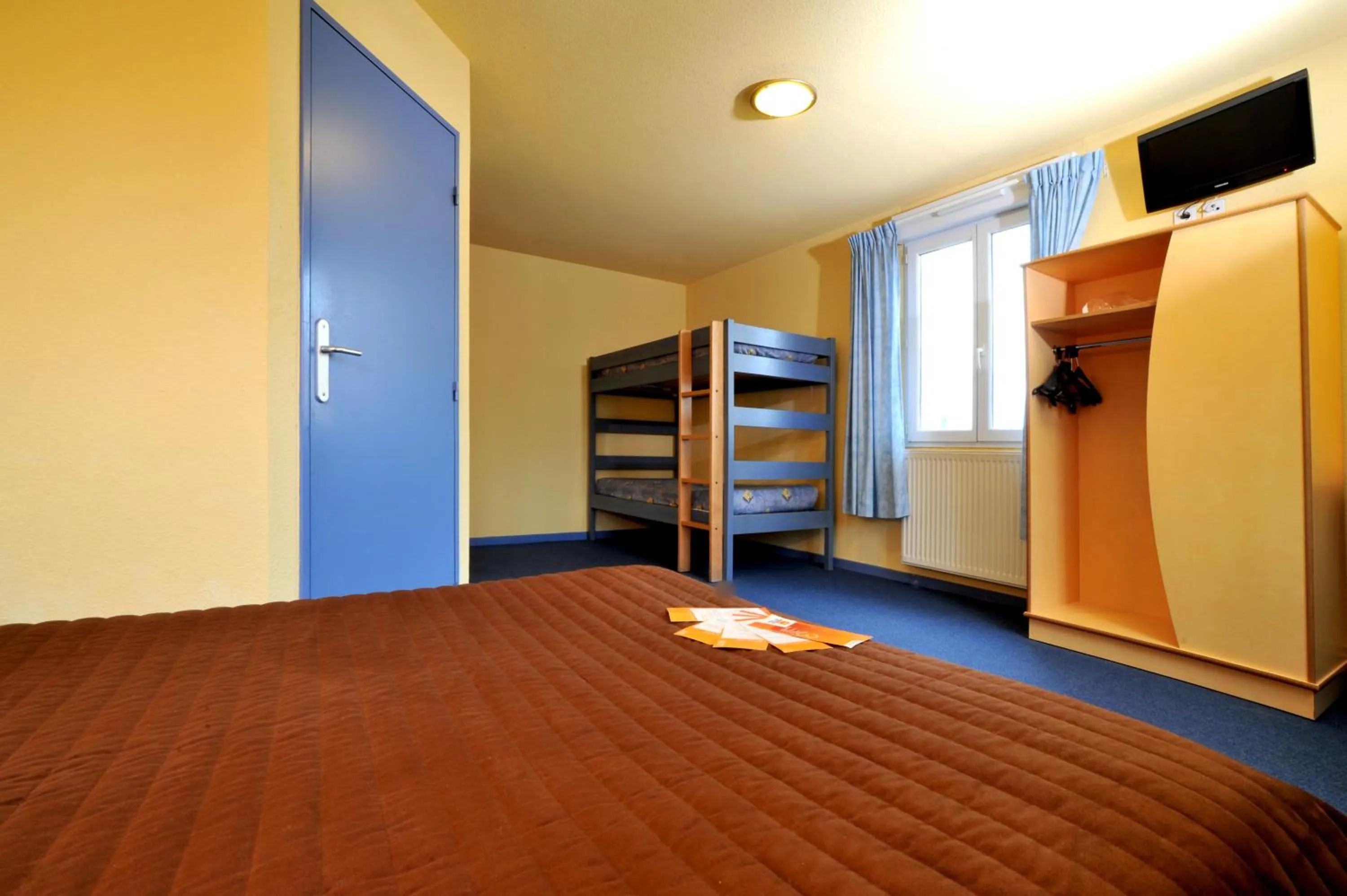 Bedroom, Bed in Hôtel & Résidence Avermes