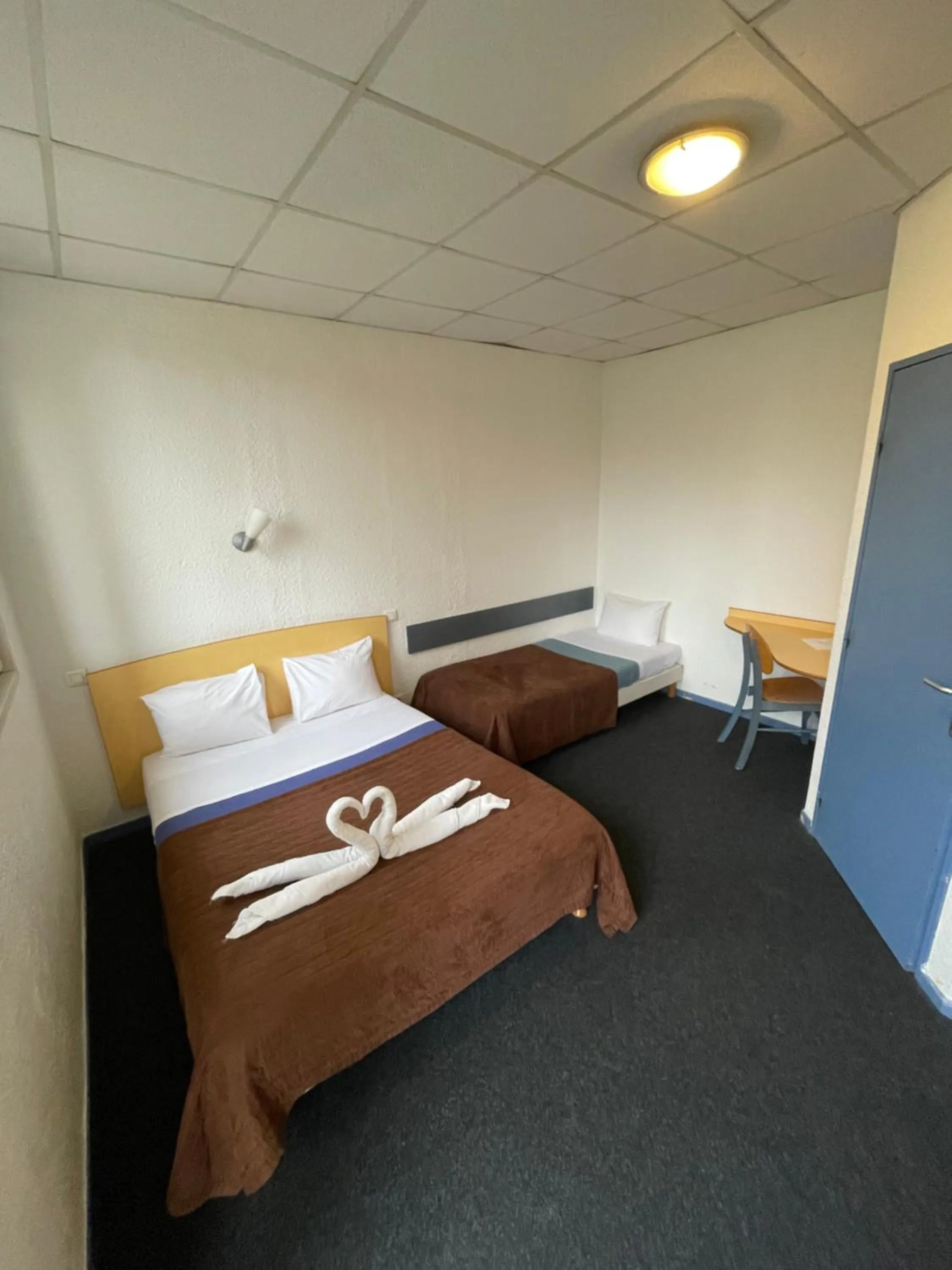 Bed in Hôtel & Résidence Avermes