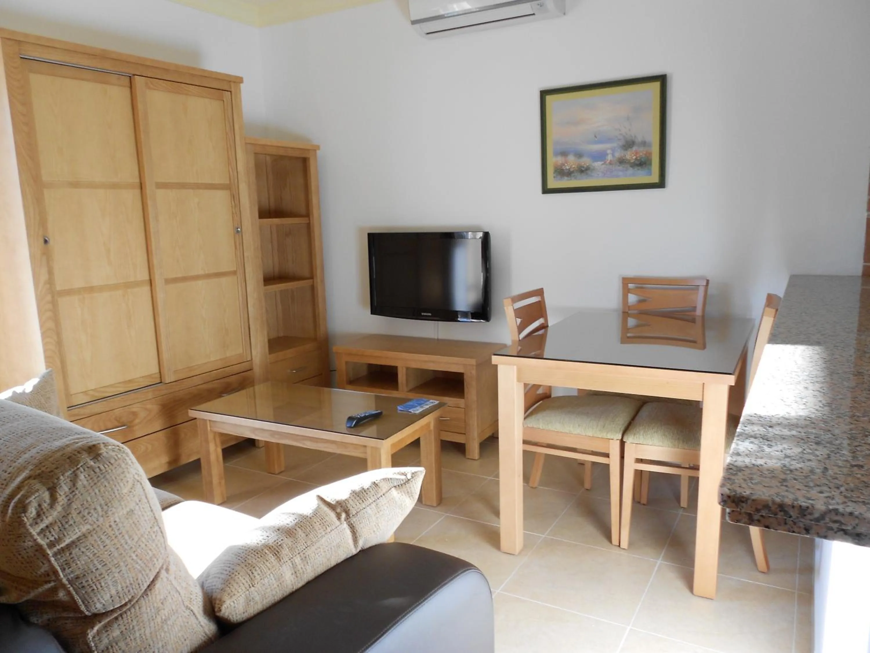 Photo of the whole room in Apartamentos Turisticos Las Yucas