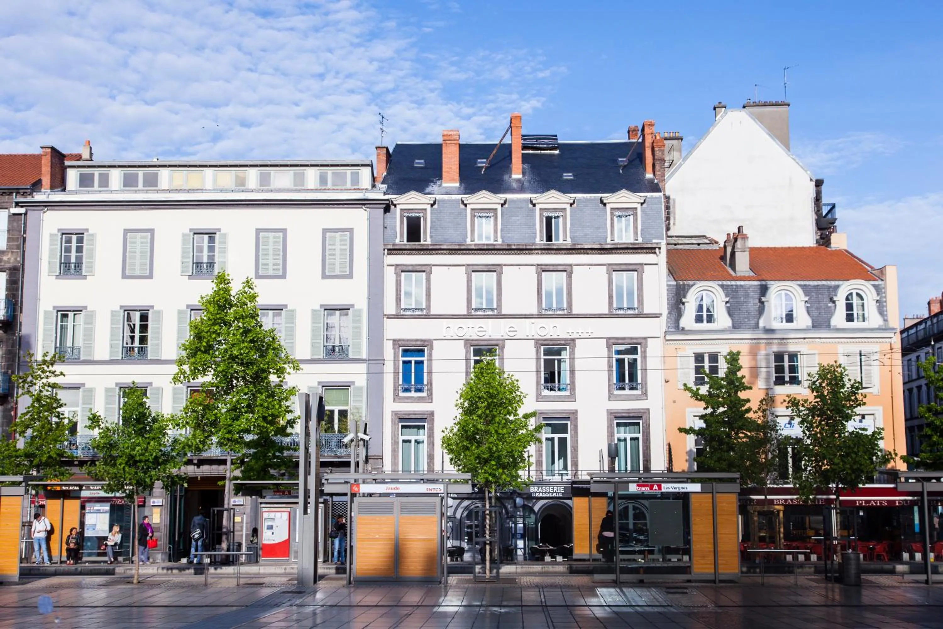 Facade/entrance in The Originals Boutique, Hôtel Le Lion, Clermont-Ferrand