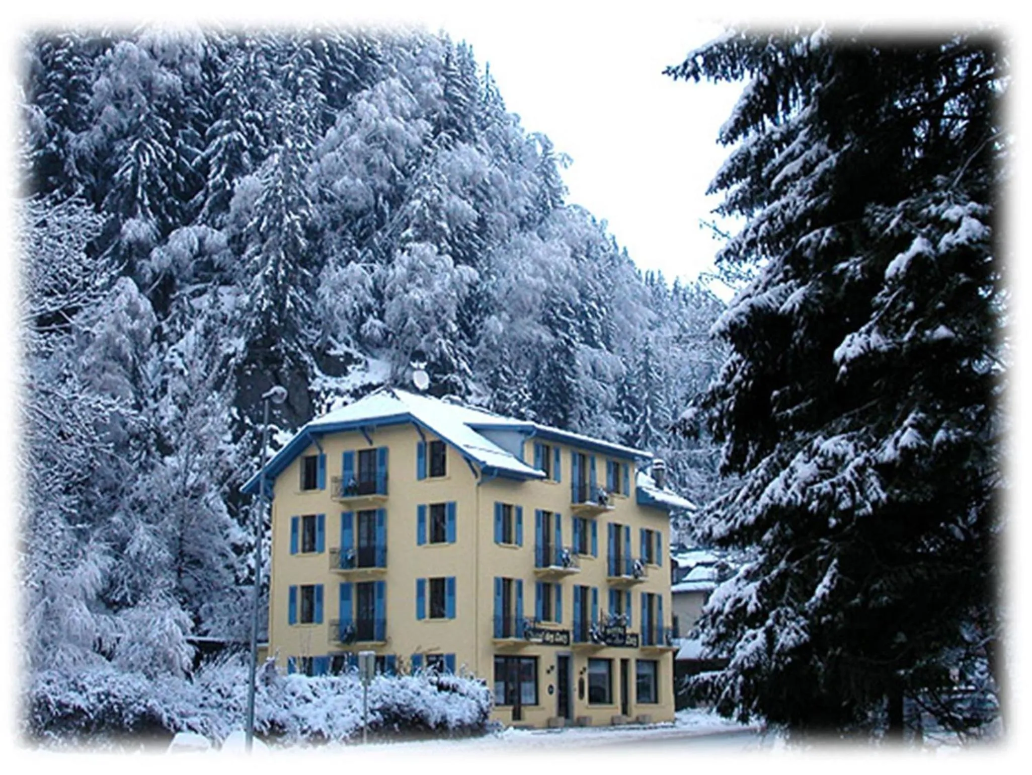 Property building in Hotel des Lacs