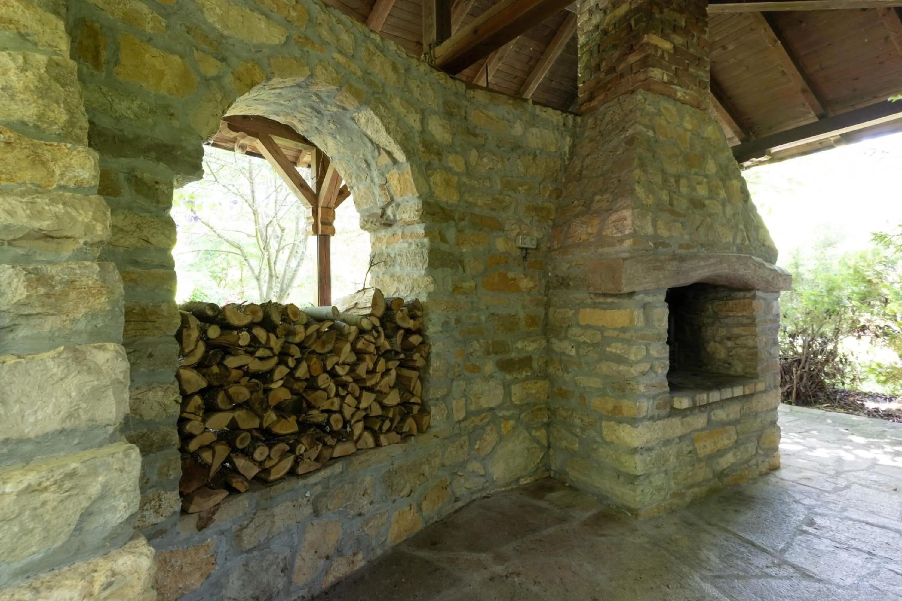 BBQ facilities in Eco Hotel Imenieto