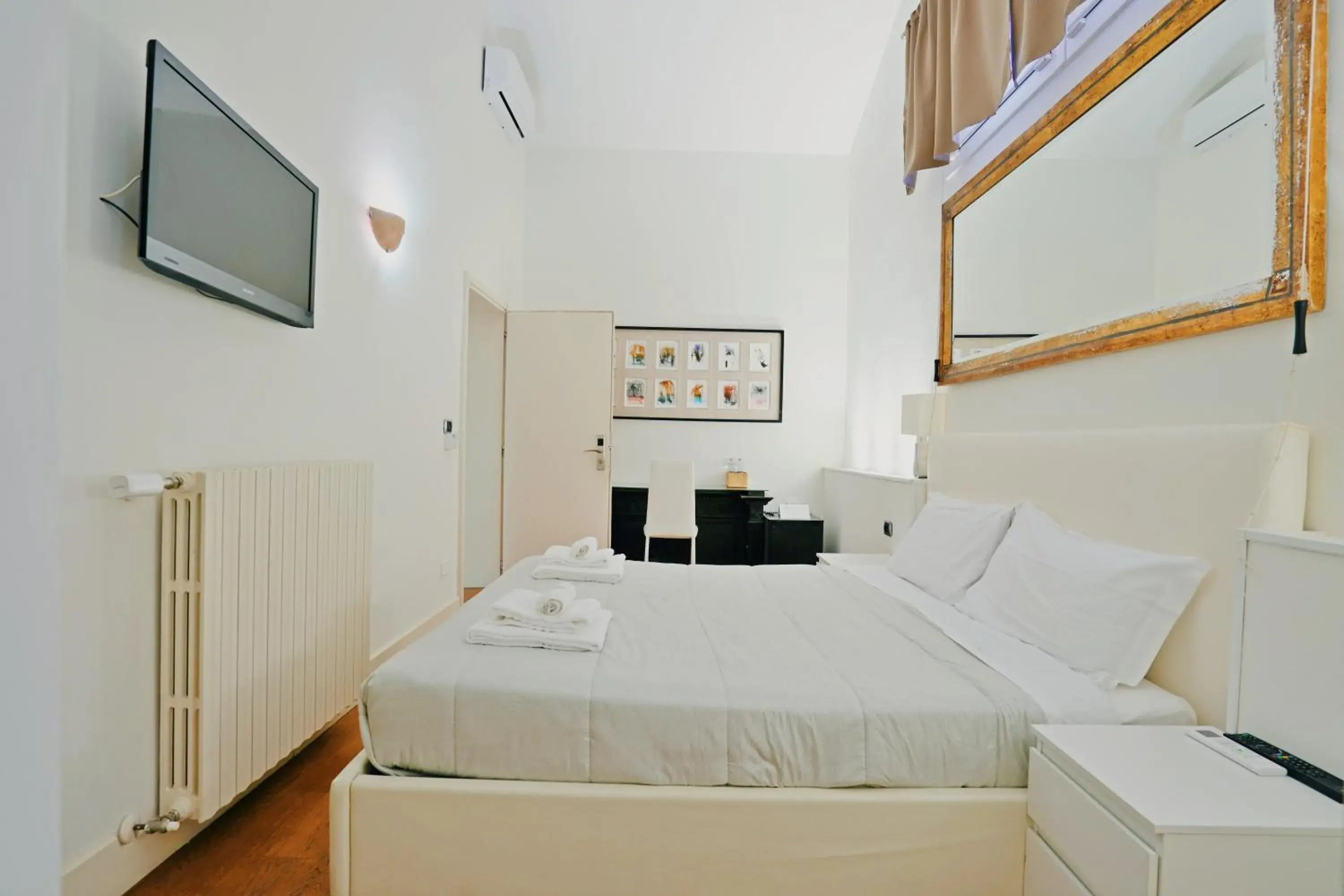 Deluxe Double or Twin Room in Avanguardia Art Club Deluxe Double or Twin Room in Avanguardia Art Club