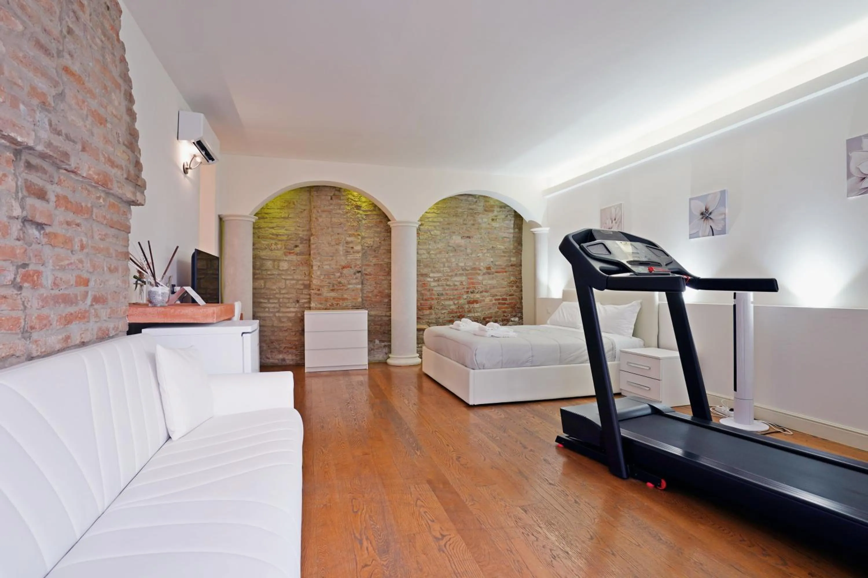 Bed in Avanguardia Art Club