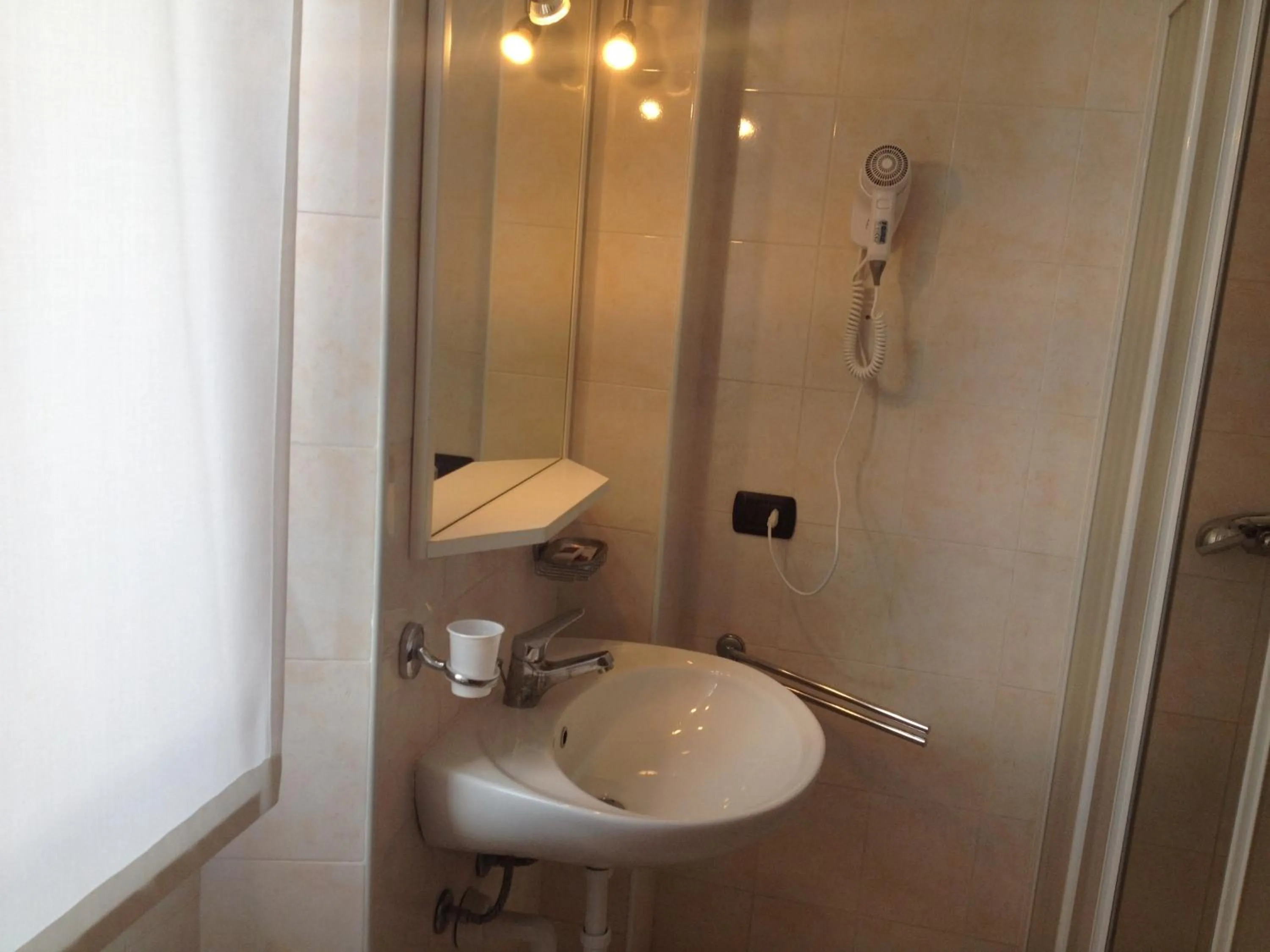 Shower in Hotel Belforte