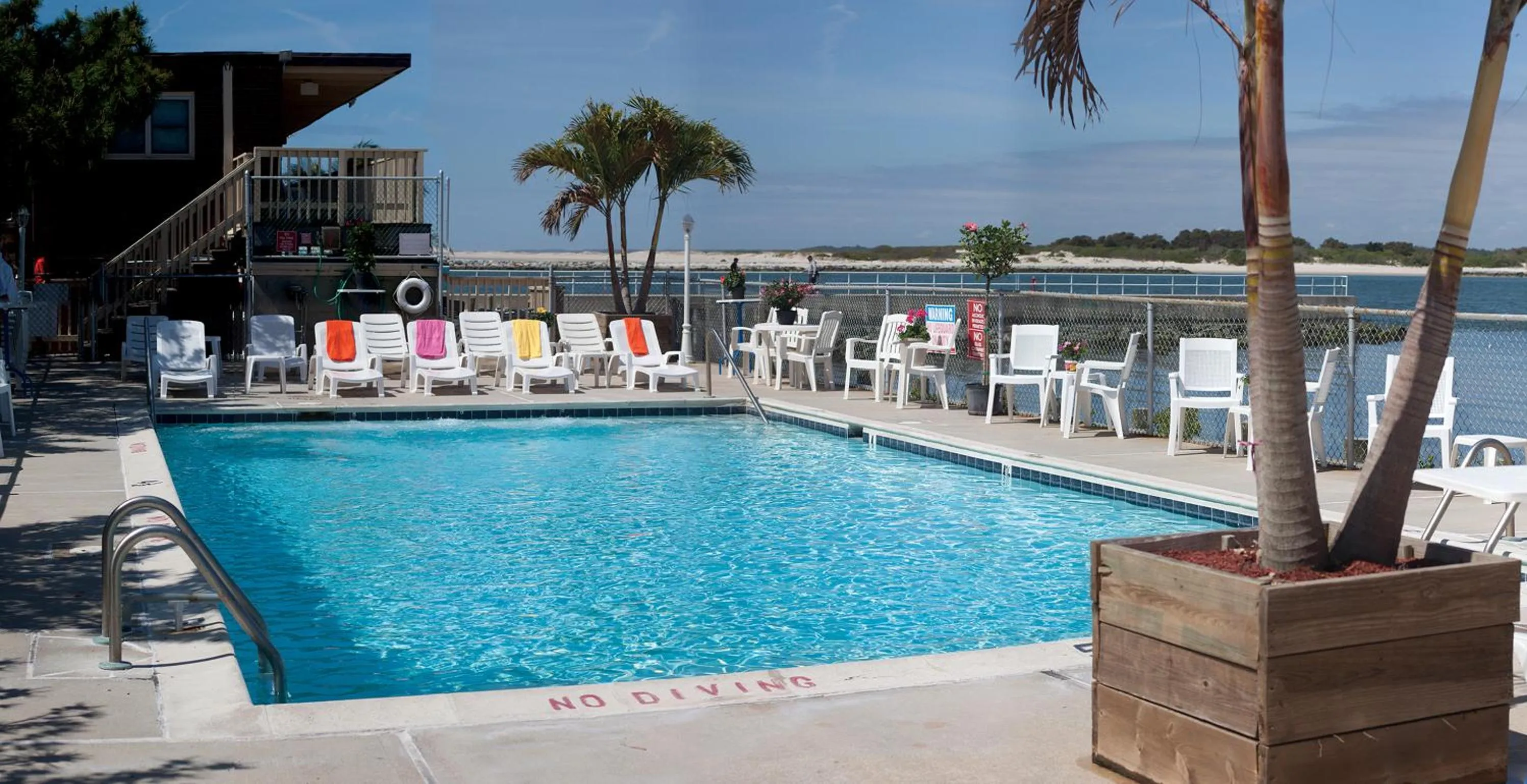 Swimming pool in Oceanic Motel