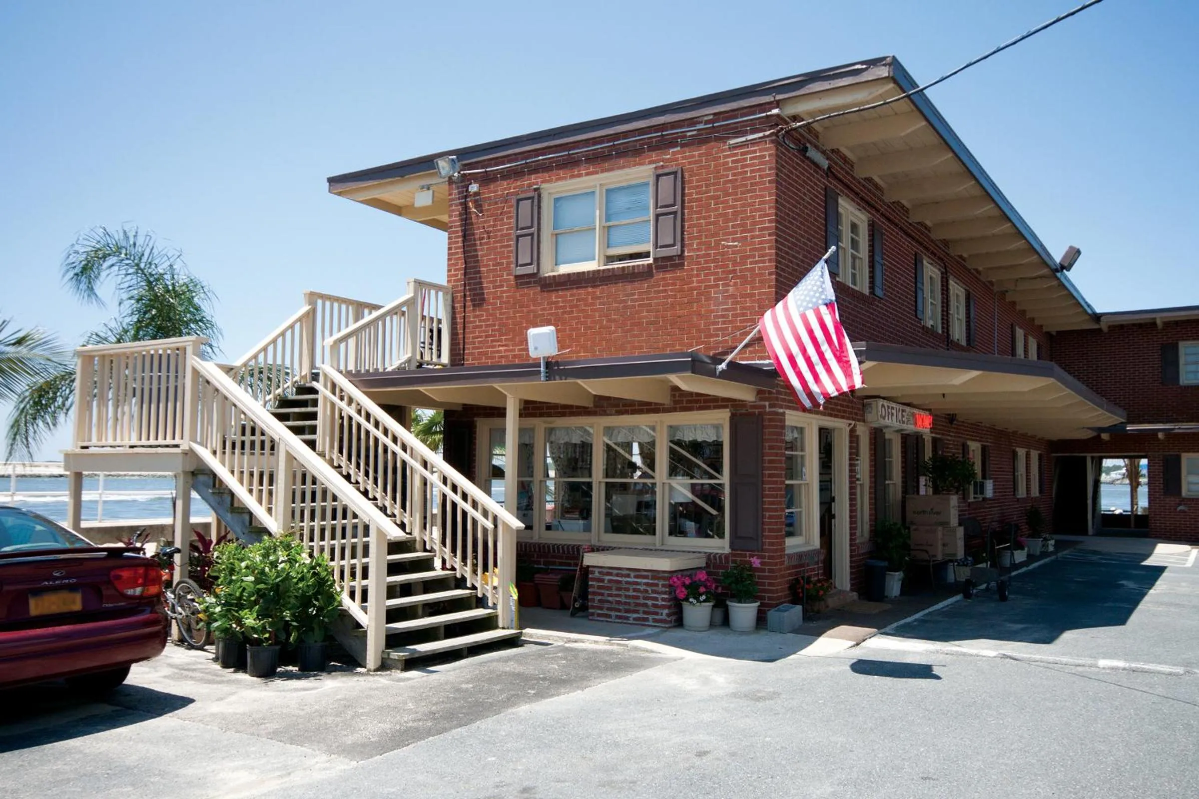Facade/entrance in Oceanic Motel