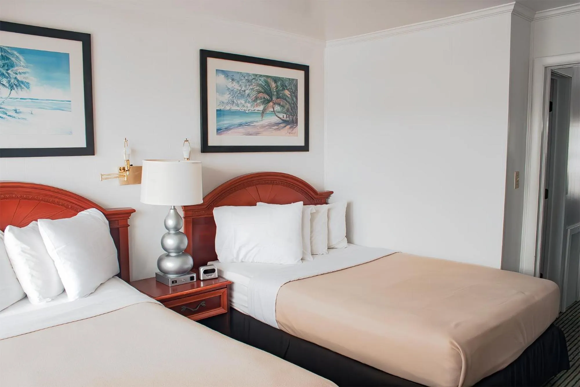 Bedroom, Bed in Oceanic Motel