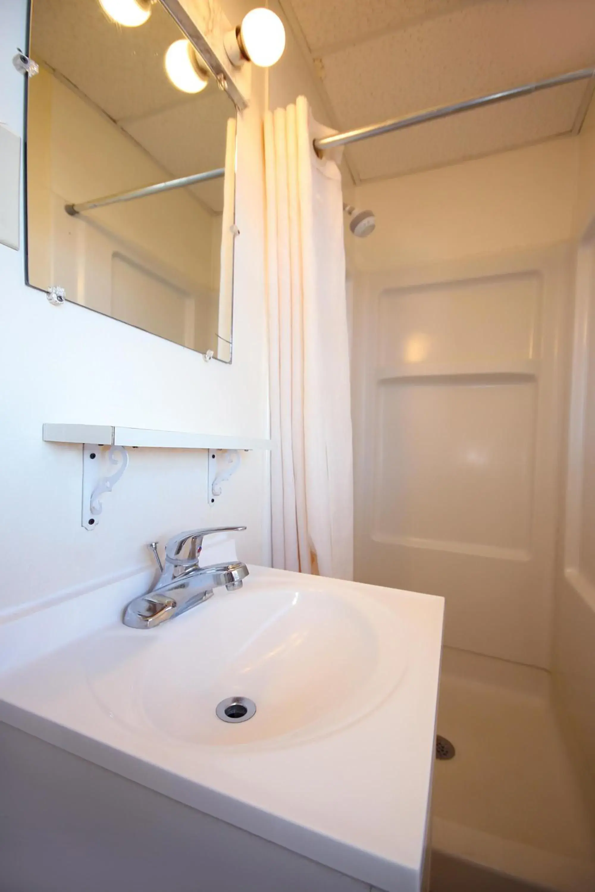 Cozy Room One Queen Bed, Bay View in Oceanic Motel Cozy Room One Queen Bed, Bay View in Oceanic Motel